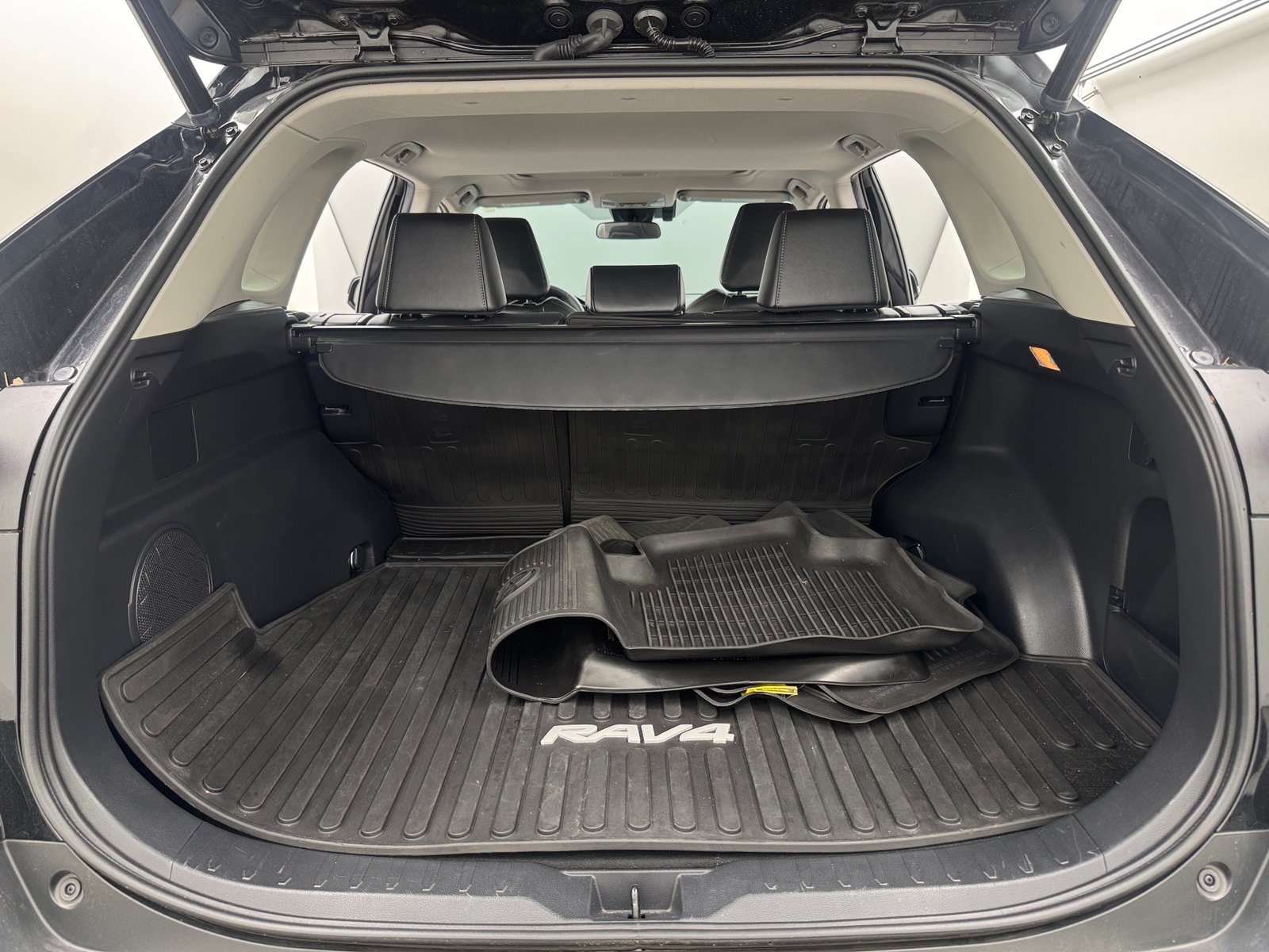 Thumbnail: 2021 Toyota RAV4 - 6