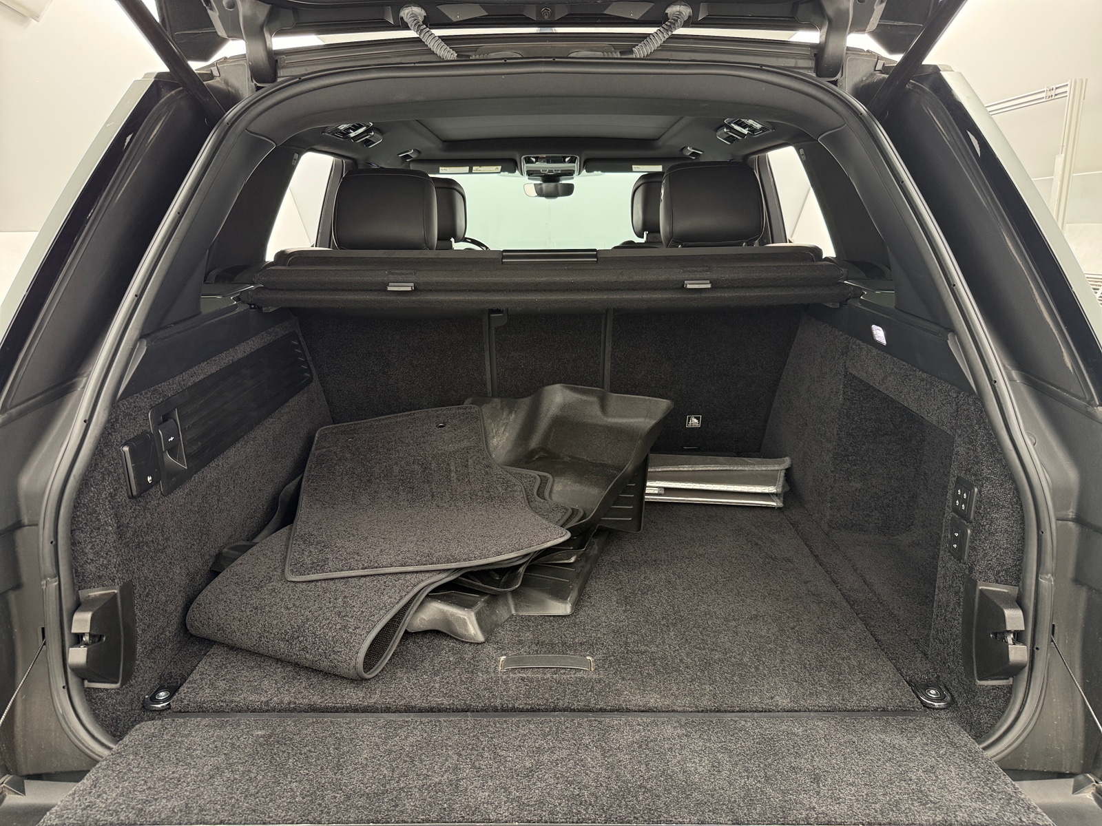 Thumbnail: 2019 Land Rover Range Rover - 6