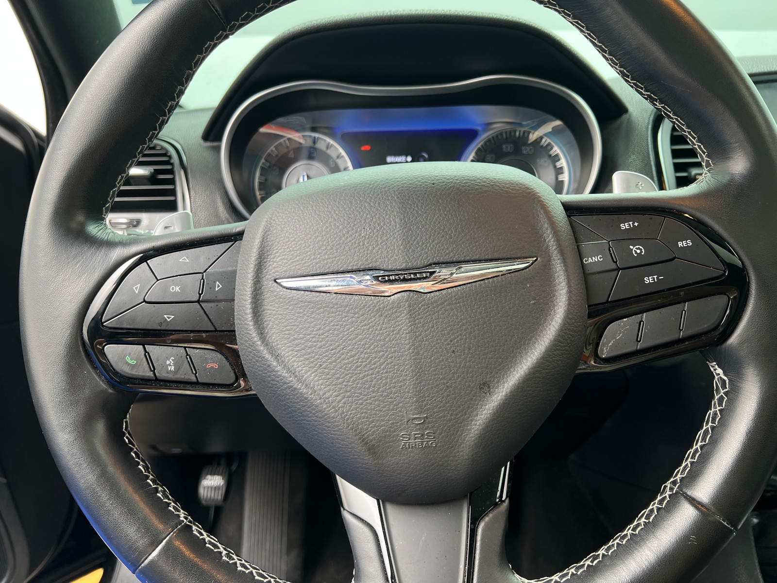 Thumbnail: 2022 Chrysler 300 - 4