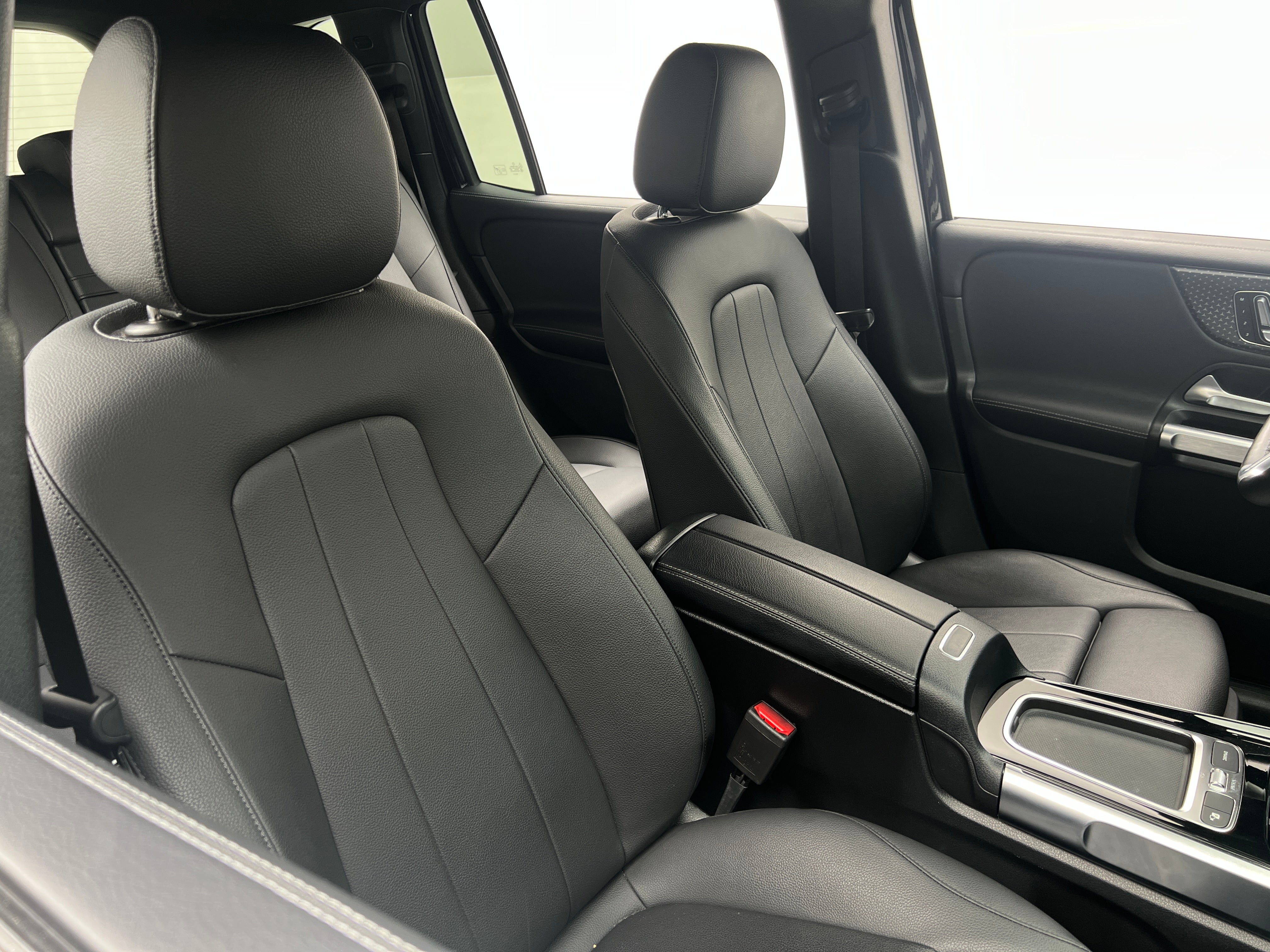 2025 Mercedes-Benz GLB Base - Photo 3