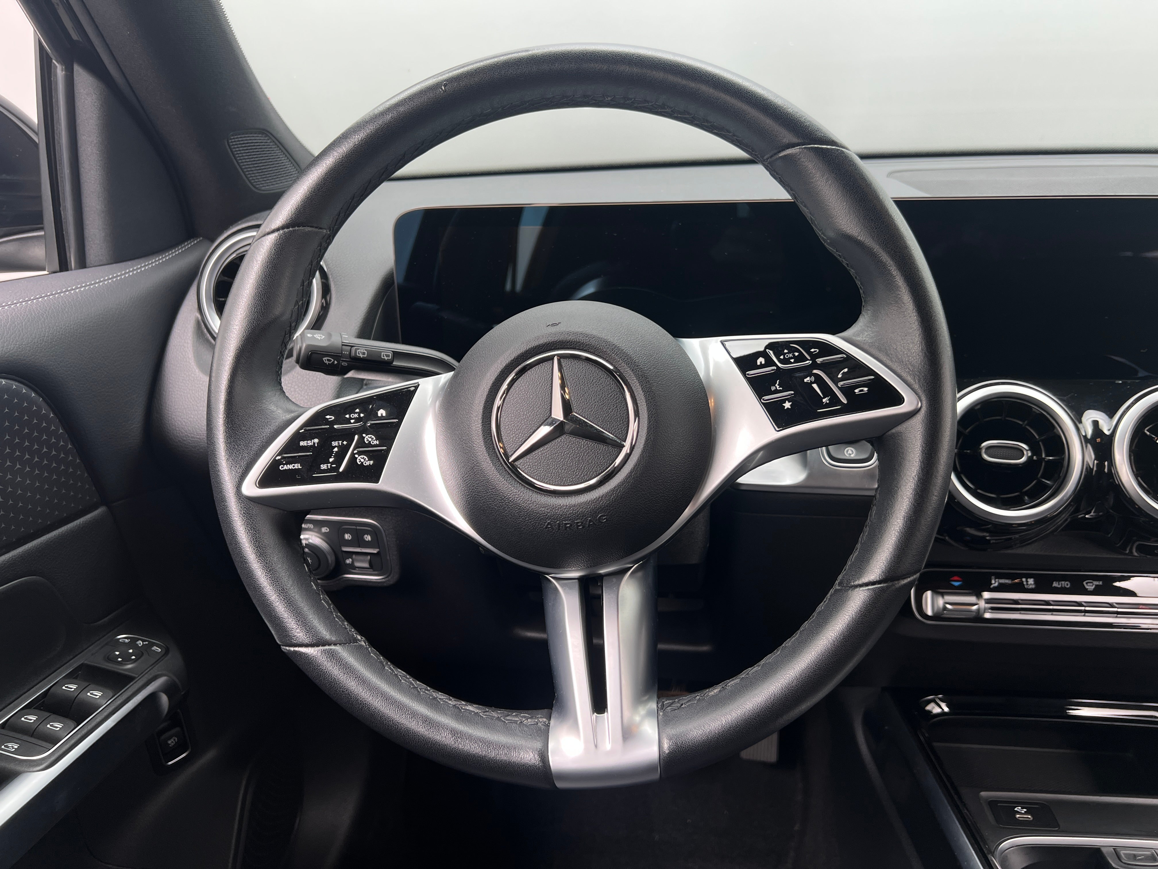 2025 Mercedes-Benz GLB