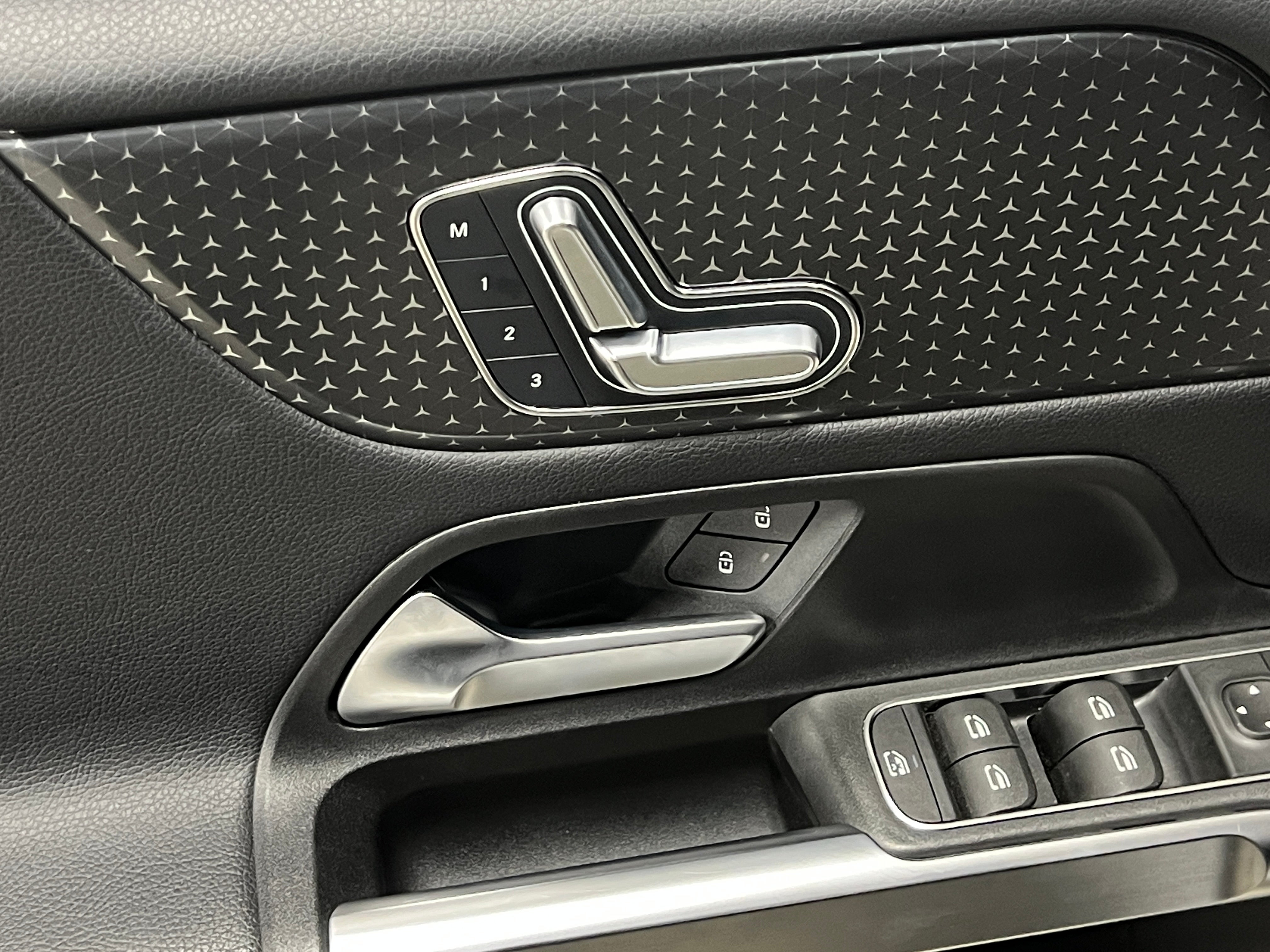 2025 Mercedes-Benz GLB Base - Photo 8