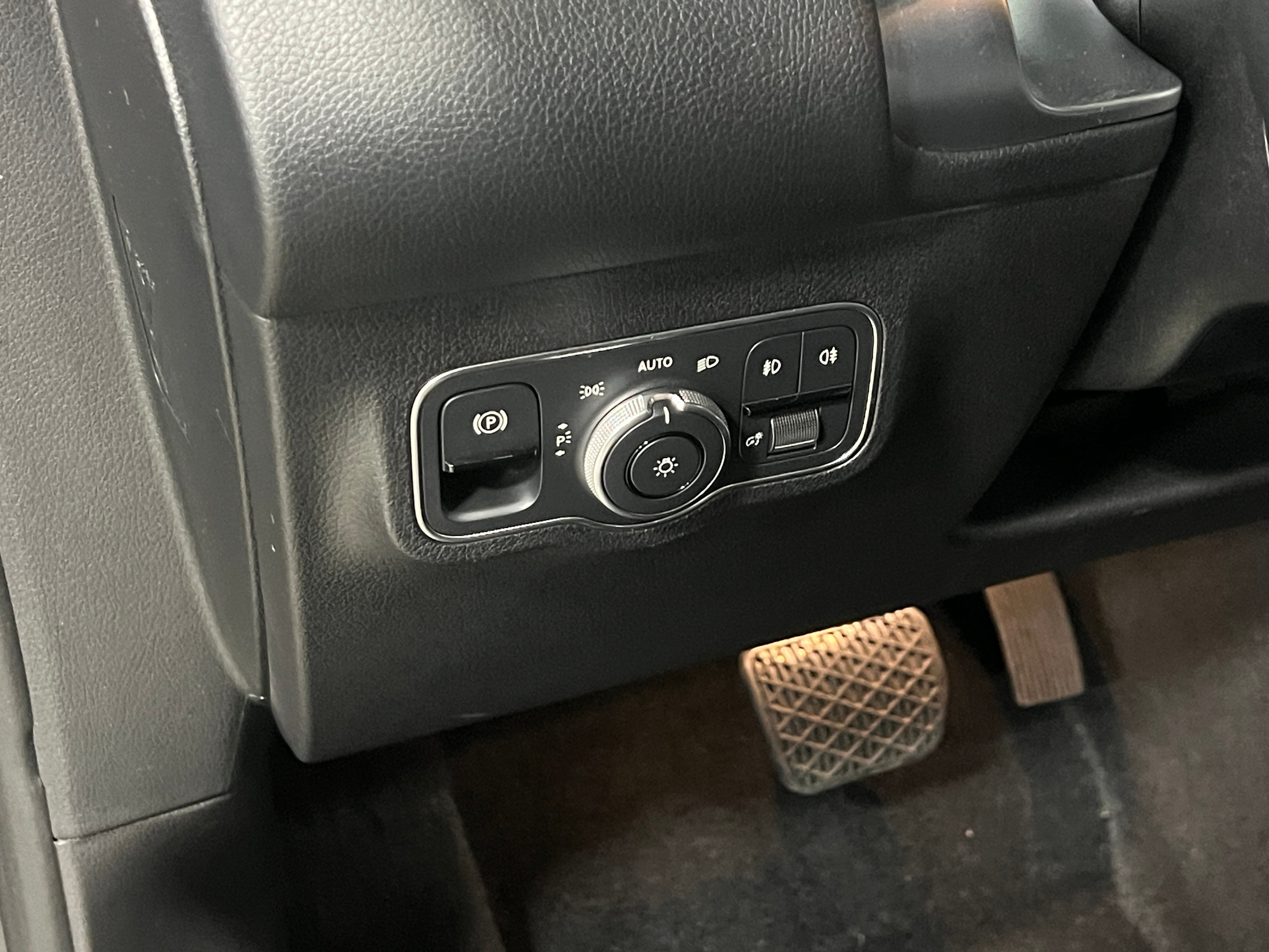 2025 Mercedes-Benz GLB Base - Photo 9