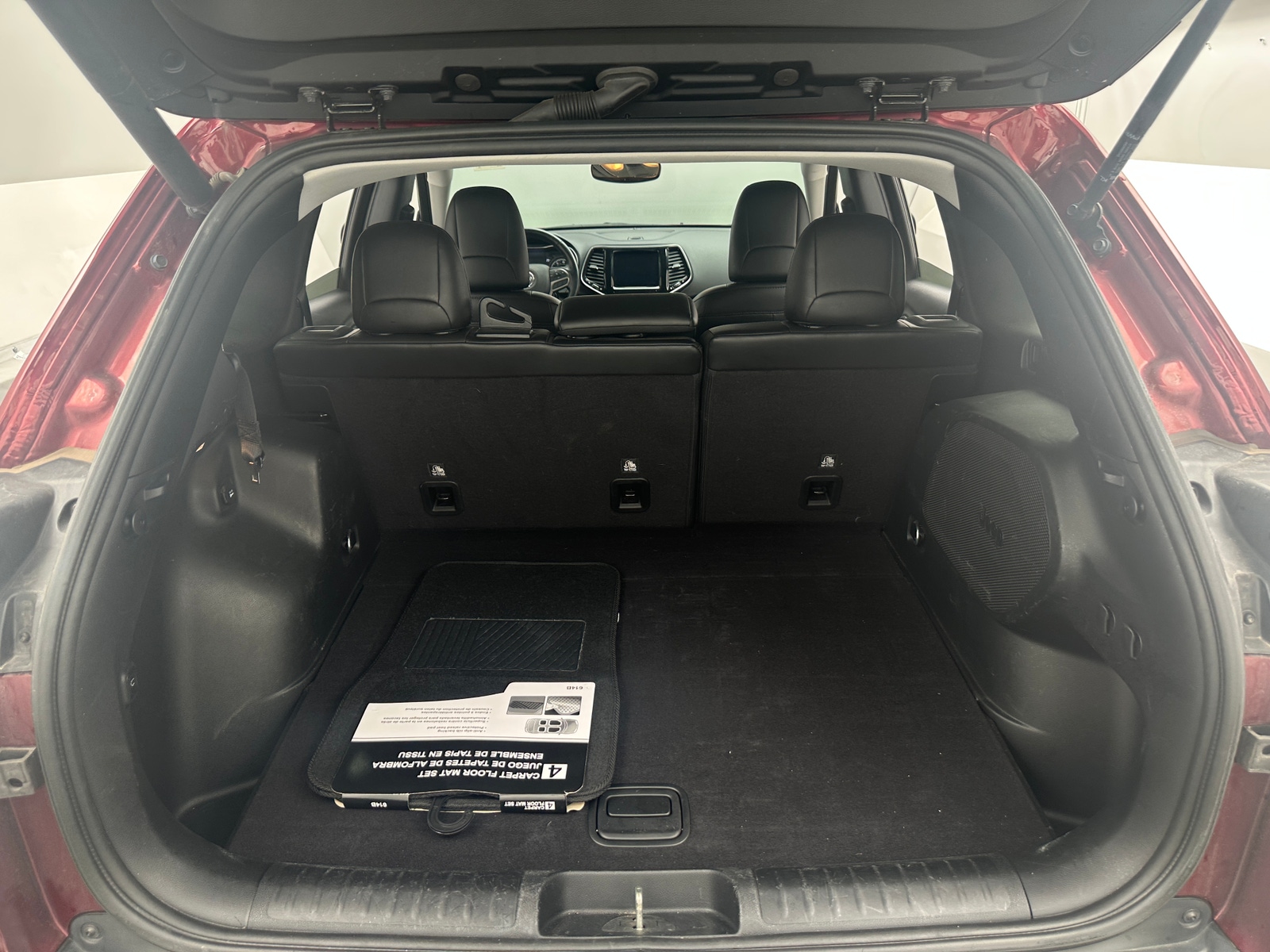 Thumbnail: 2019 Jeep Cherokee - 6