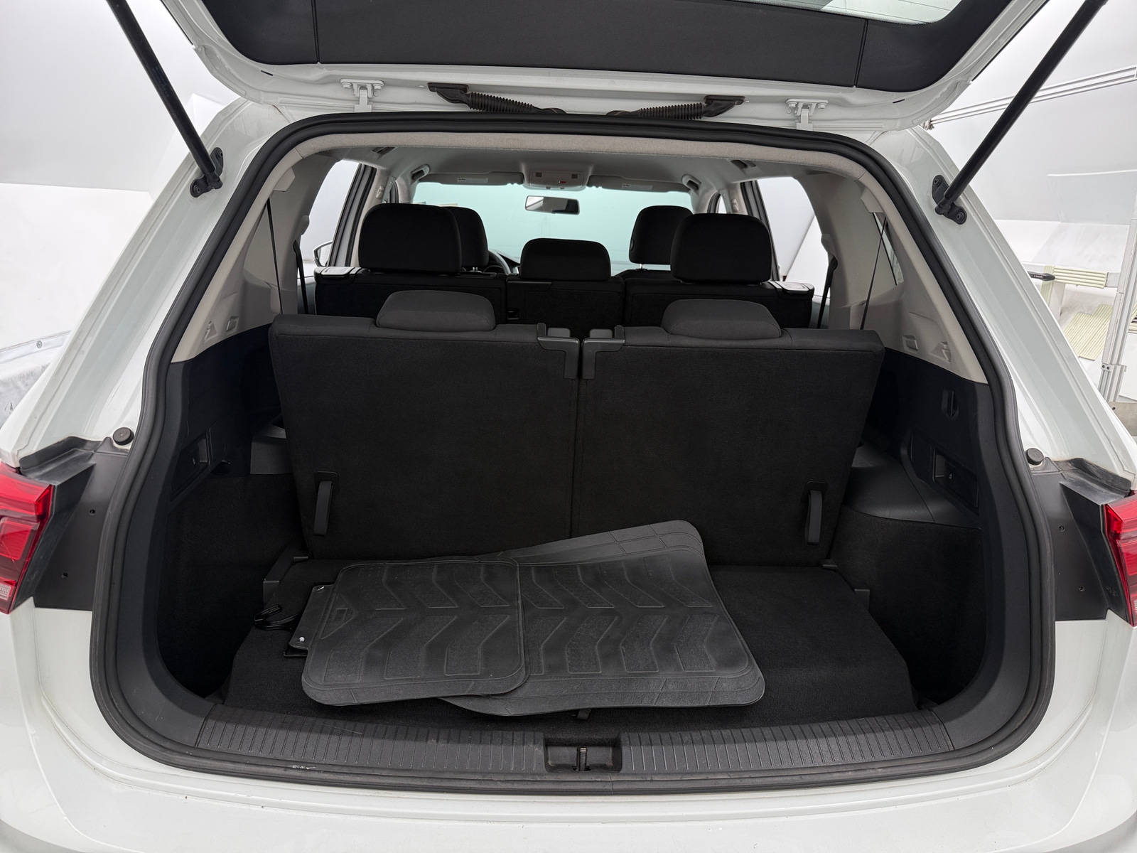 Thumbnail: 2021 Volkswagen Tiguan - 7