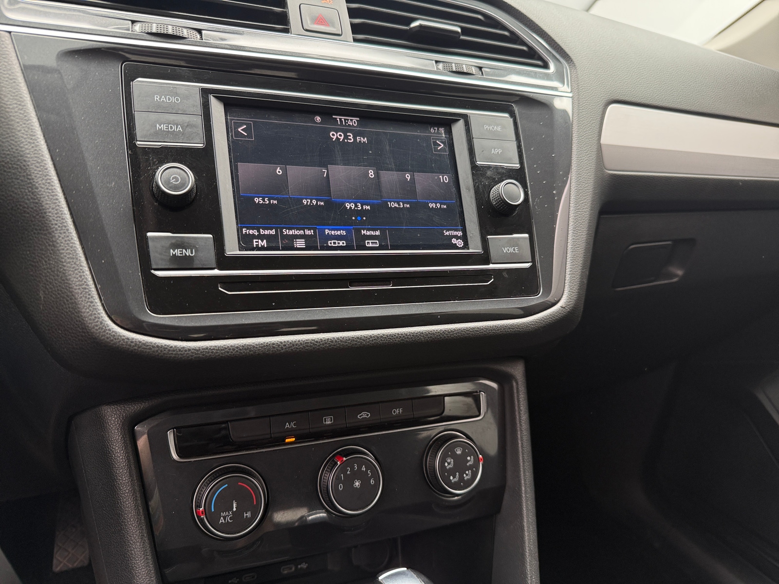 Thumbnail: 2021 Volkswagen Tiguan - 4