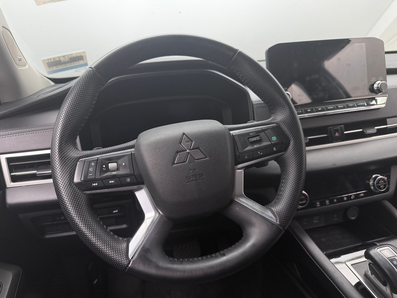 Thumbnail: 2024 Mitsubishi Outlander - 4