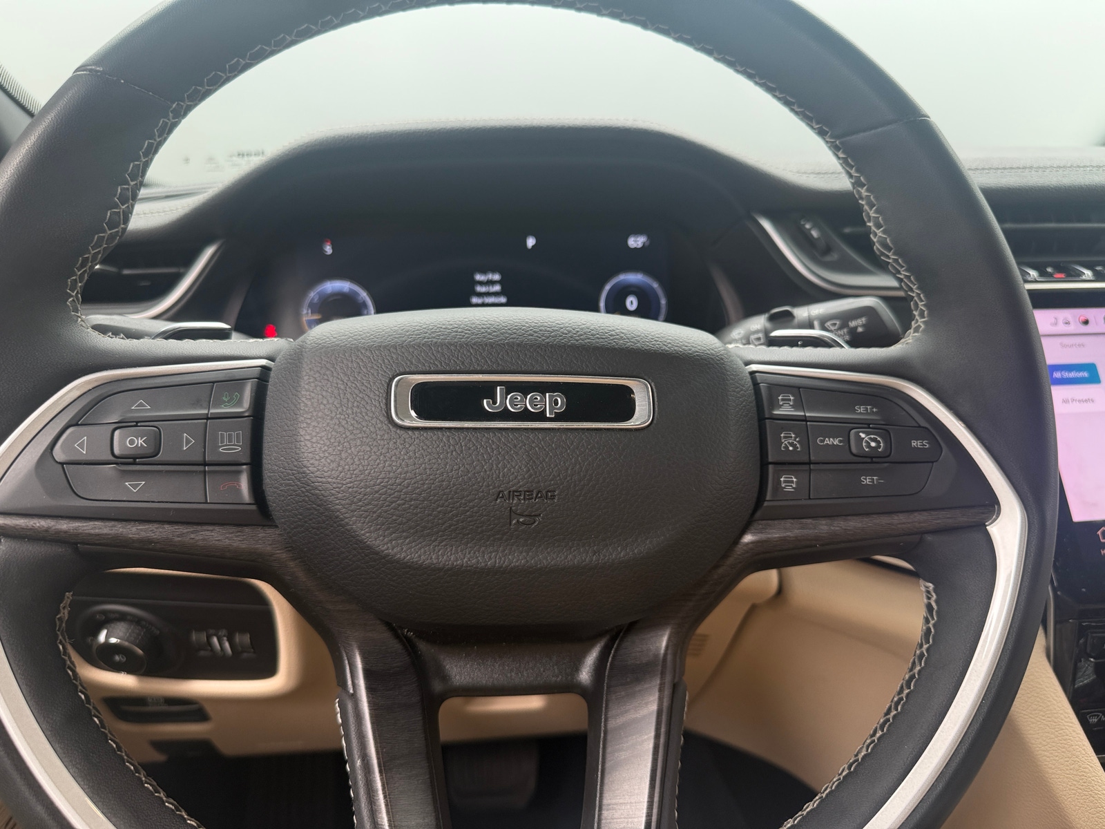 Thumbnail: 2023 Jeep Grand Cherokee L - 4