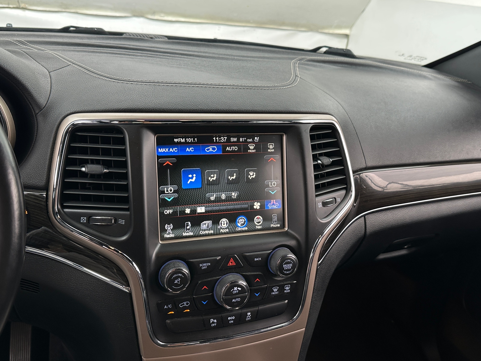 Thumbnail: 2015 Jeep Grand Cherokee - 3