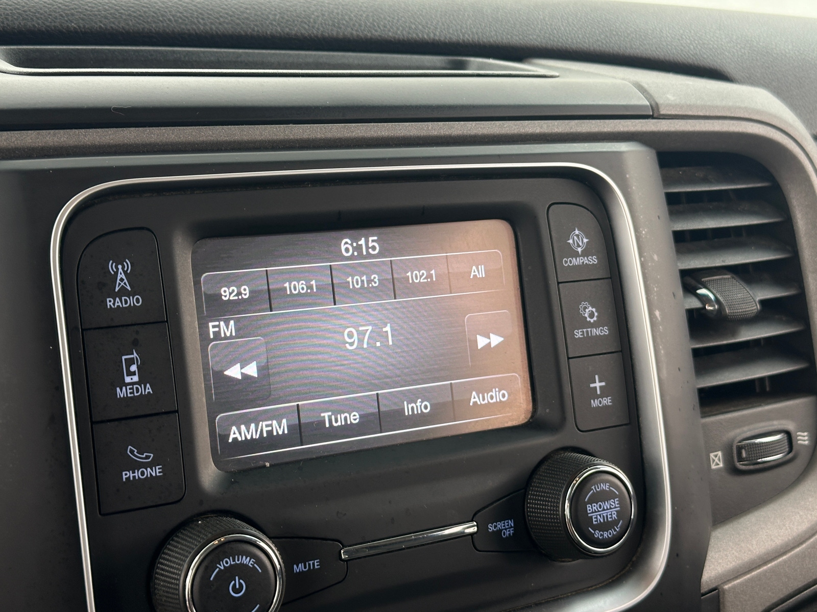 Thumbnail: 2021 RAM 1500 Classic - 4