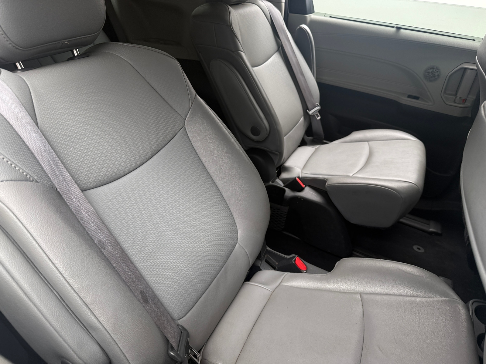 Thumbnail: 2022 Toyota Sienna - 5