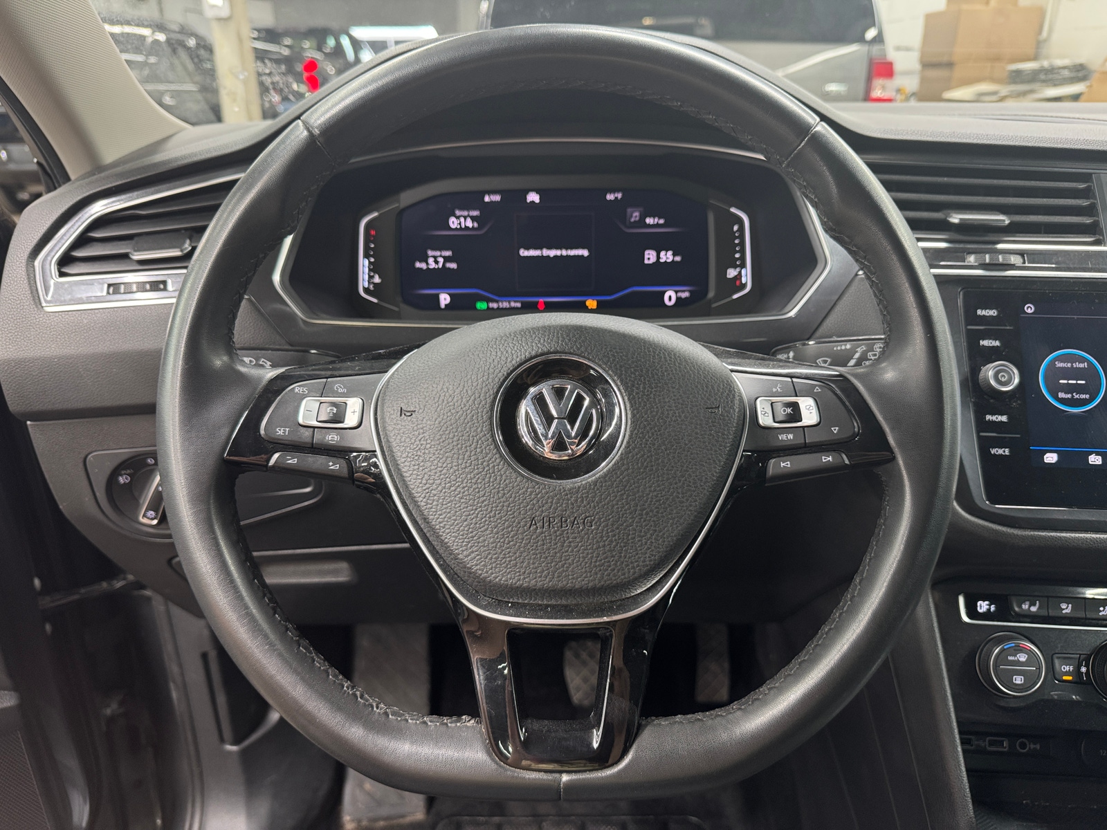 Thumbnail: 2020 Volkswagen Tiguan - 4