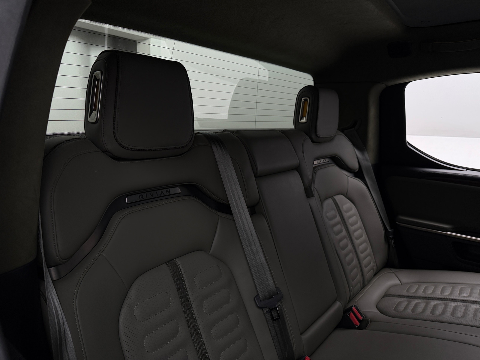 Thumbnail: 2022 Rivian R1T - 5