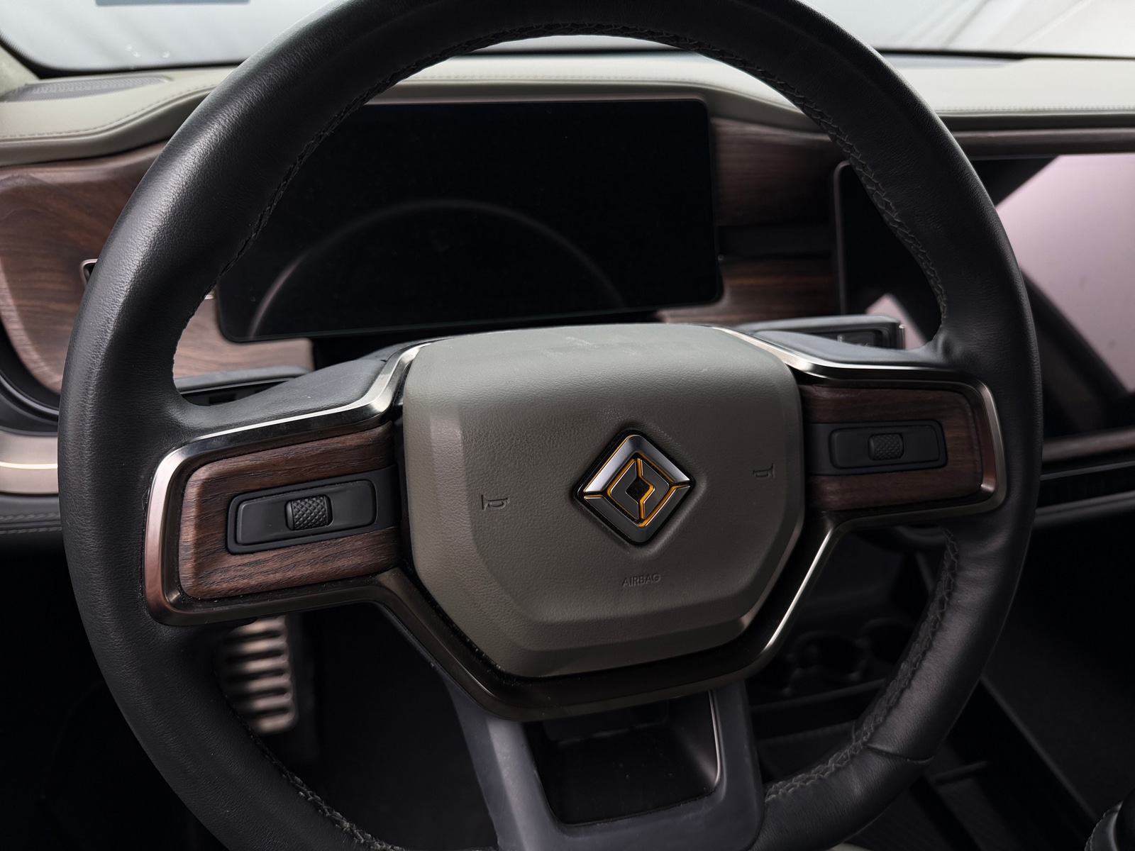 Thumbnail: 2022 Rivian R1T - 4