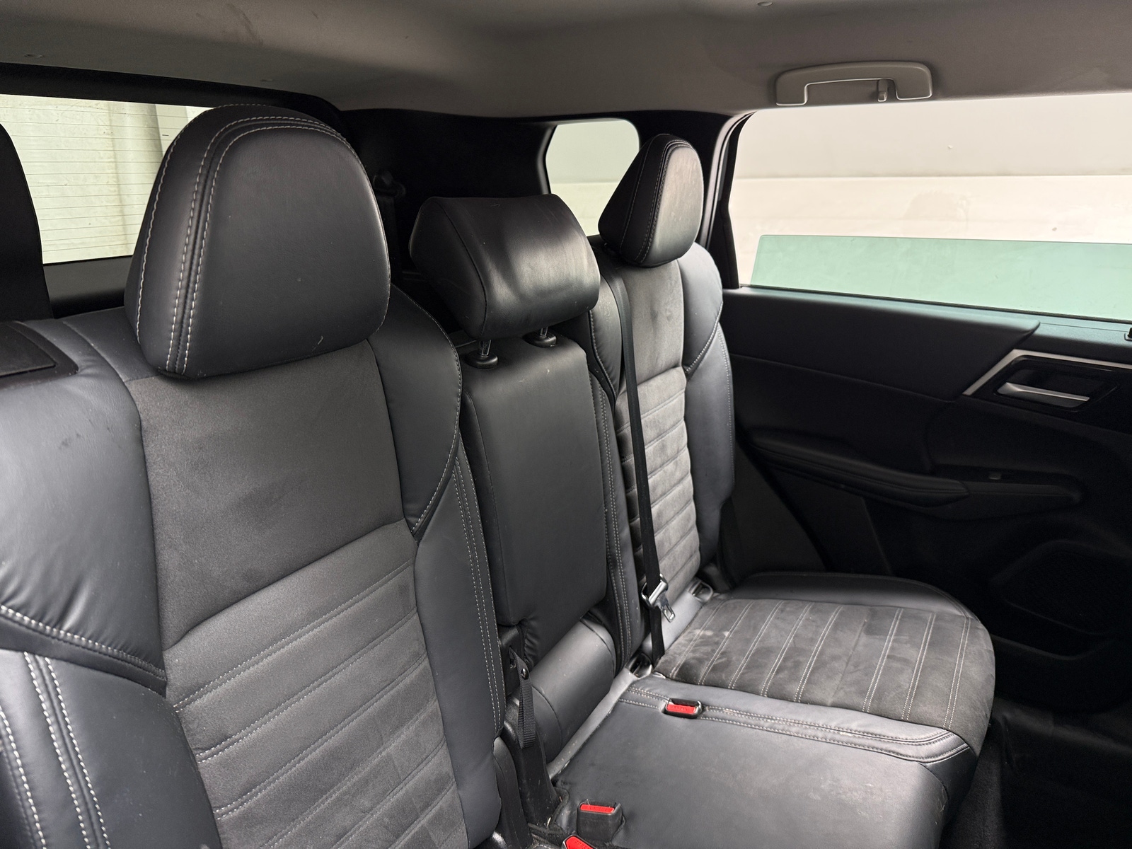 Thumbnail: 2023 Mitsubishi Outlander - 5