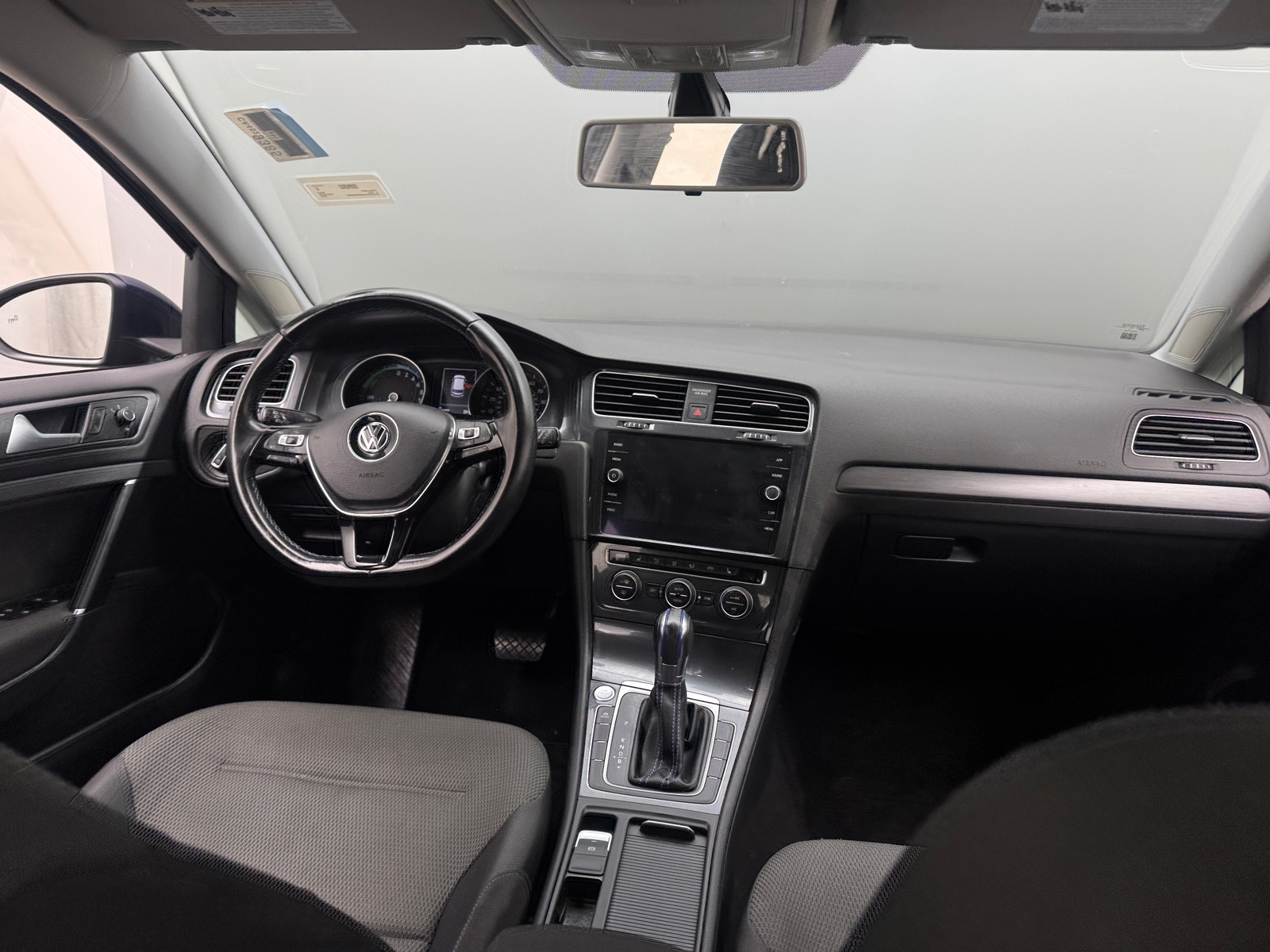 Thumbnail: 2019 Volkswagen e-Golf - 3