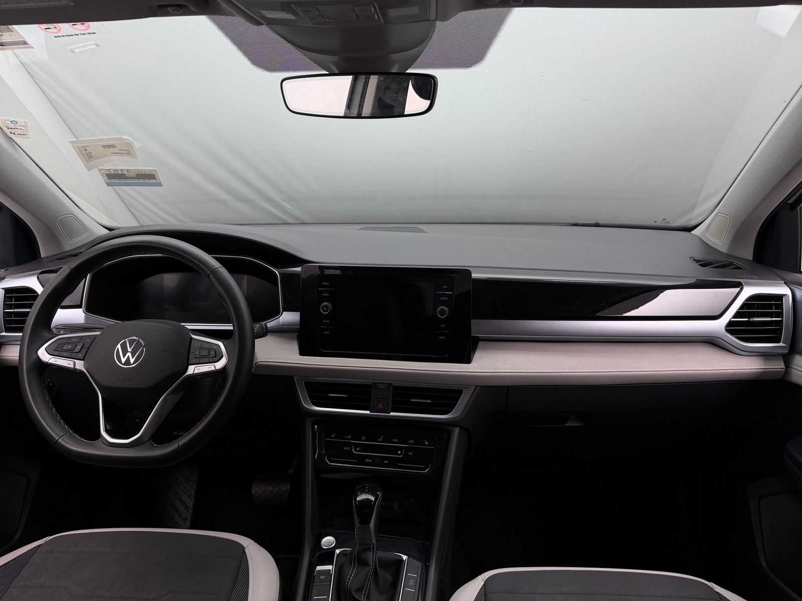 Thumbnail: 2025 Volkswagen Taos - 2