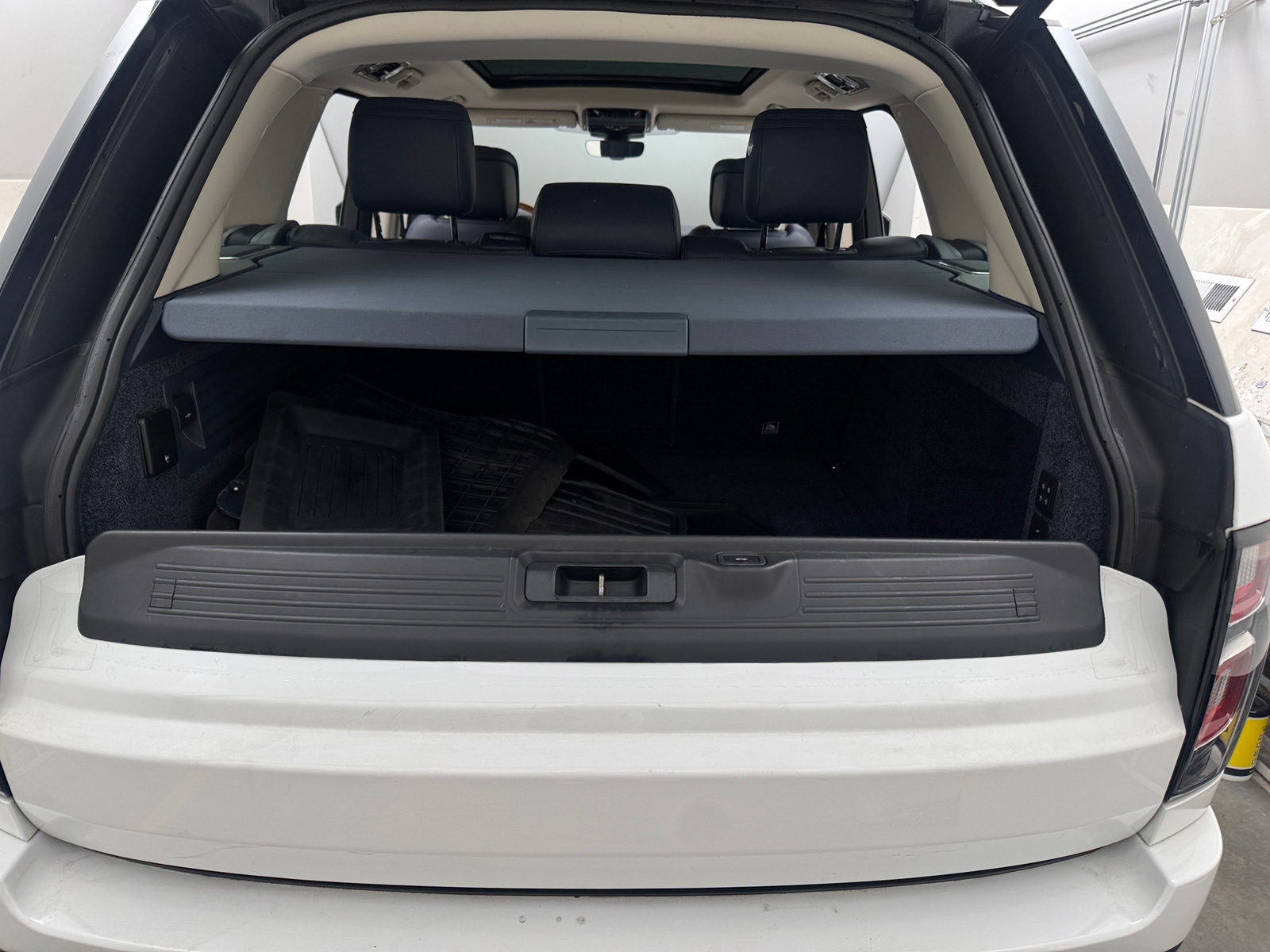 Thumbnail: 2019 Land Rover Range Rover - 6