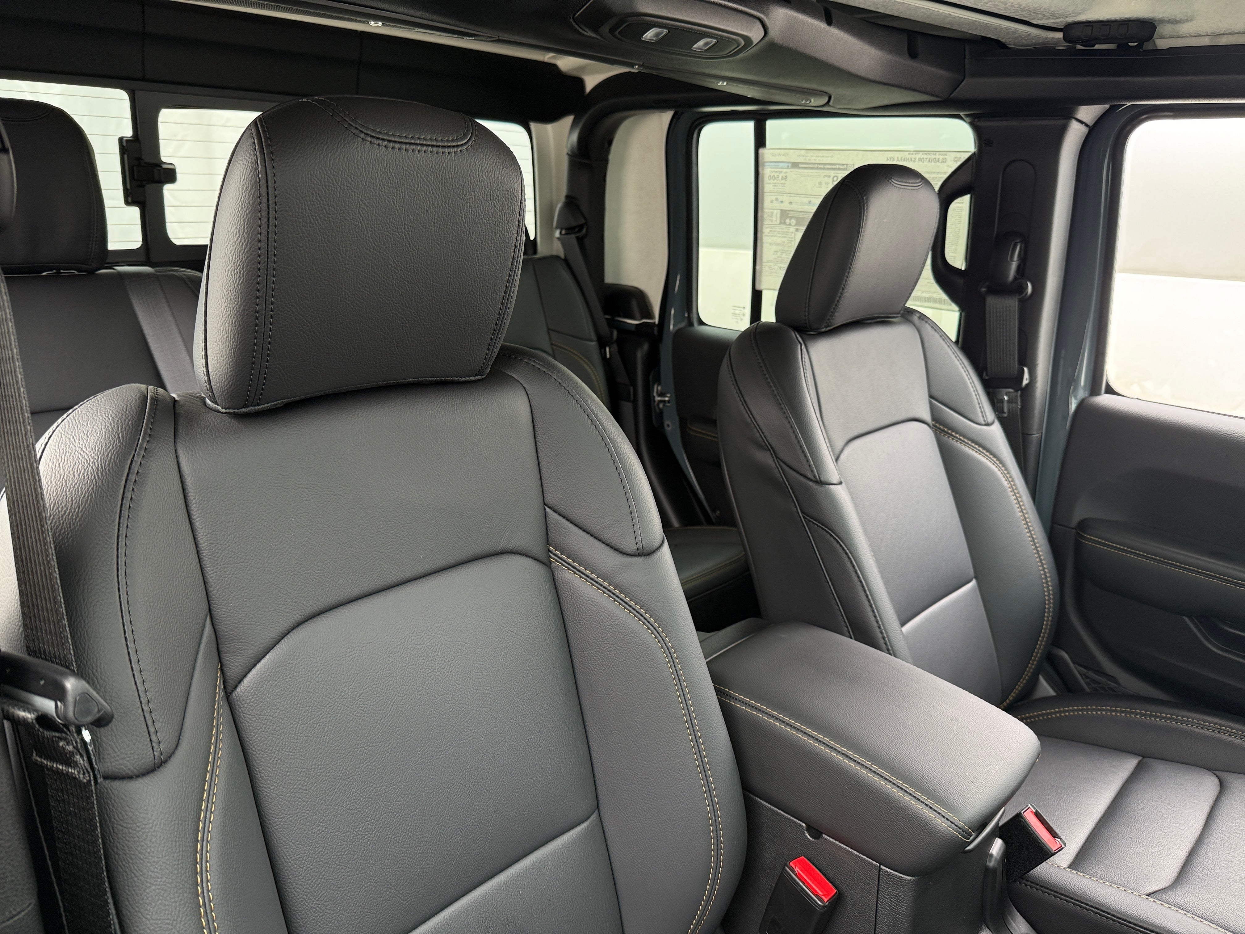 2026 Jeep Gladiator Sahara Auto's photo