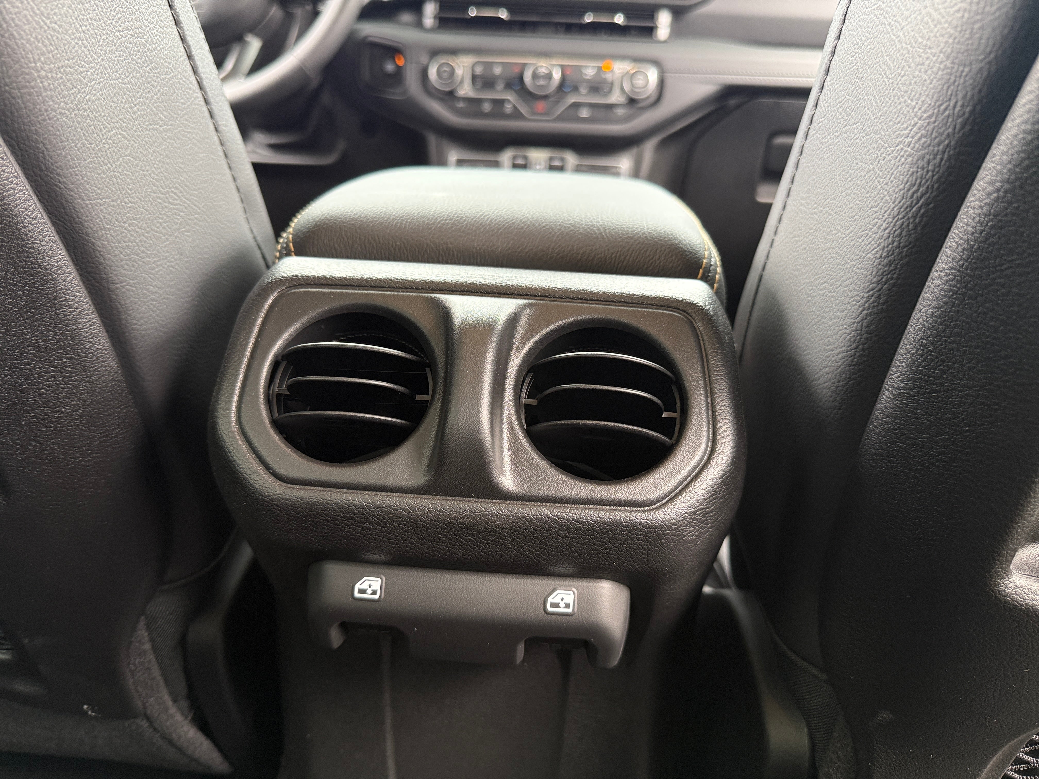 2026 Jeep Gladiator Sahara Auto's photo