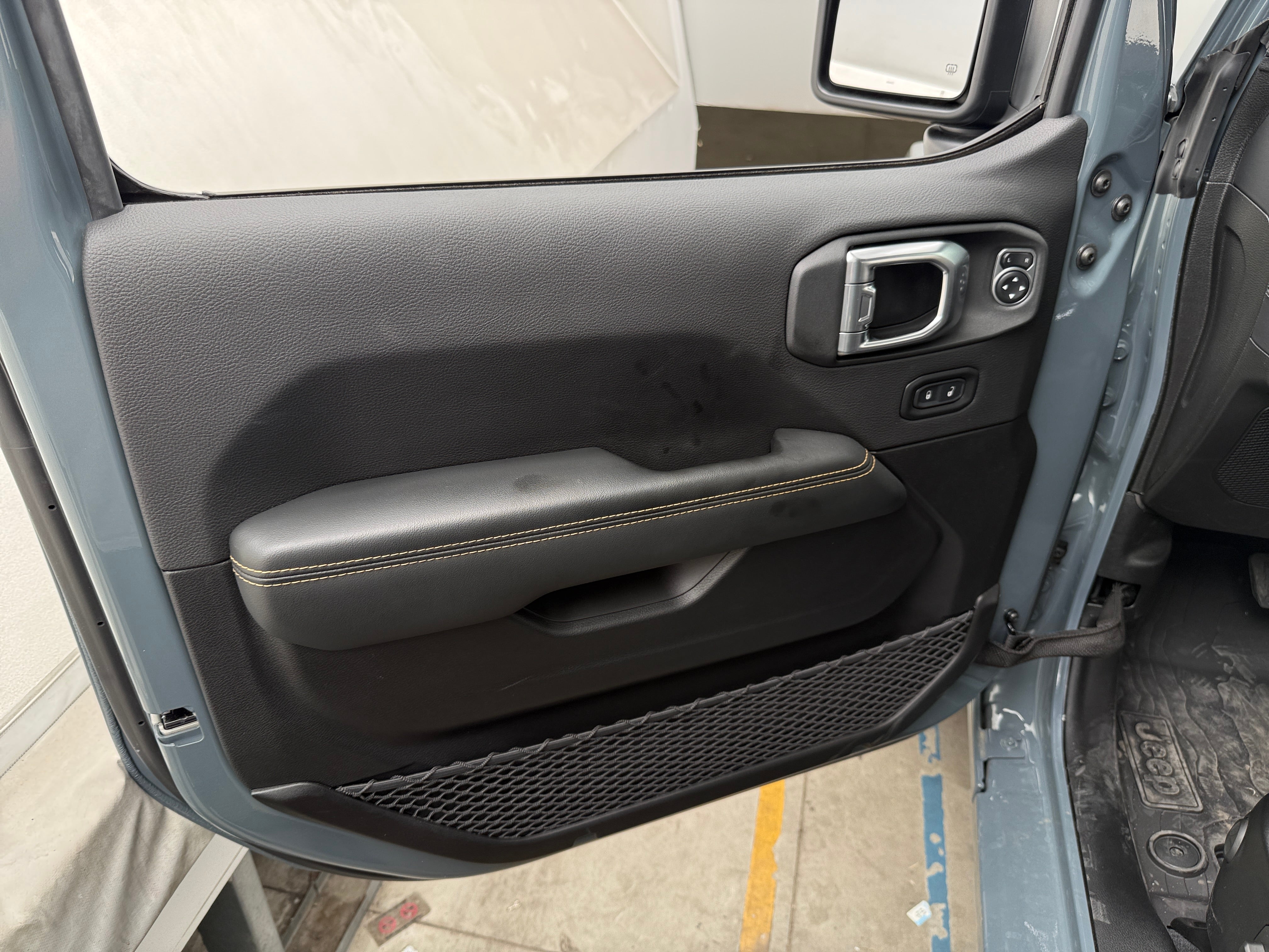 2026 Jeep Gladiator Sahara Auto's photo