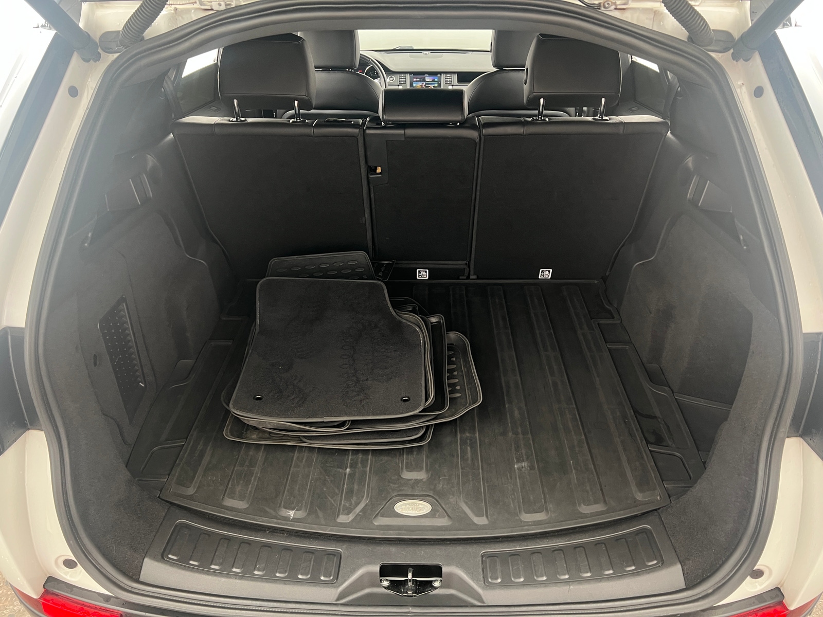 Thumbnail: 2019 Land Rover Discovery Sport - 6