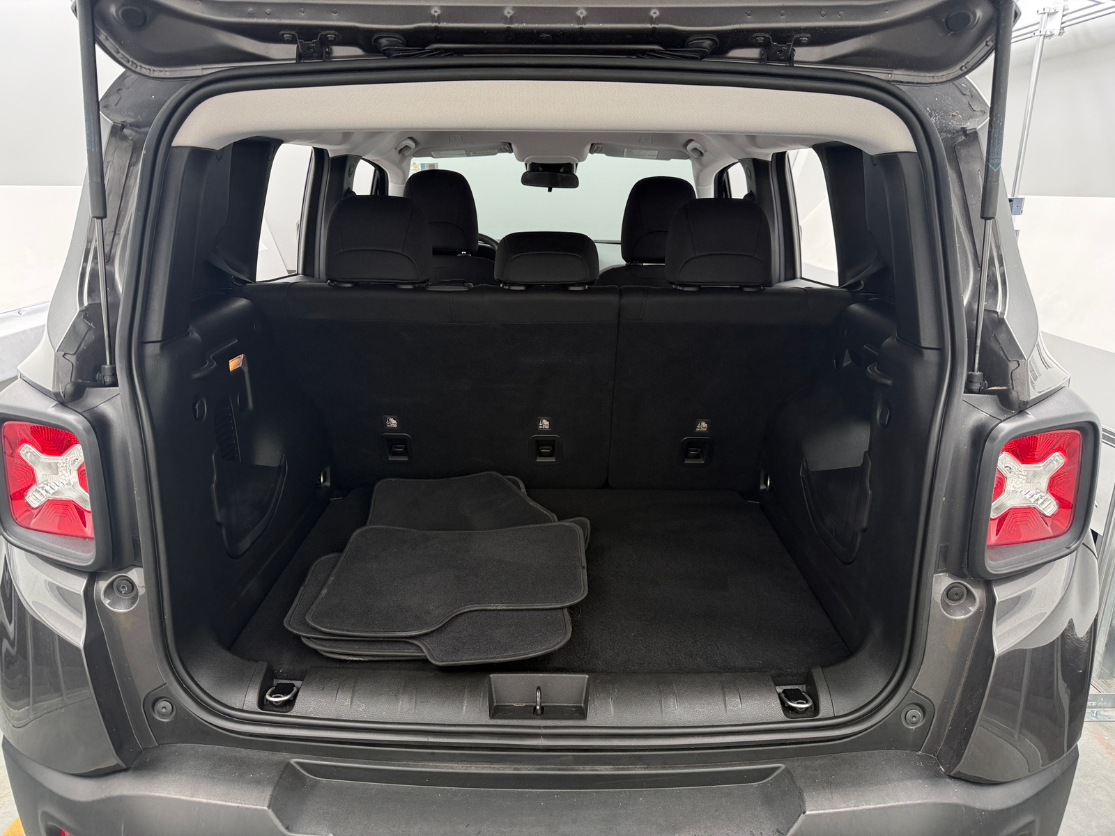 Thumbnail: 2021 Jeep Renegade - 7