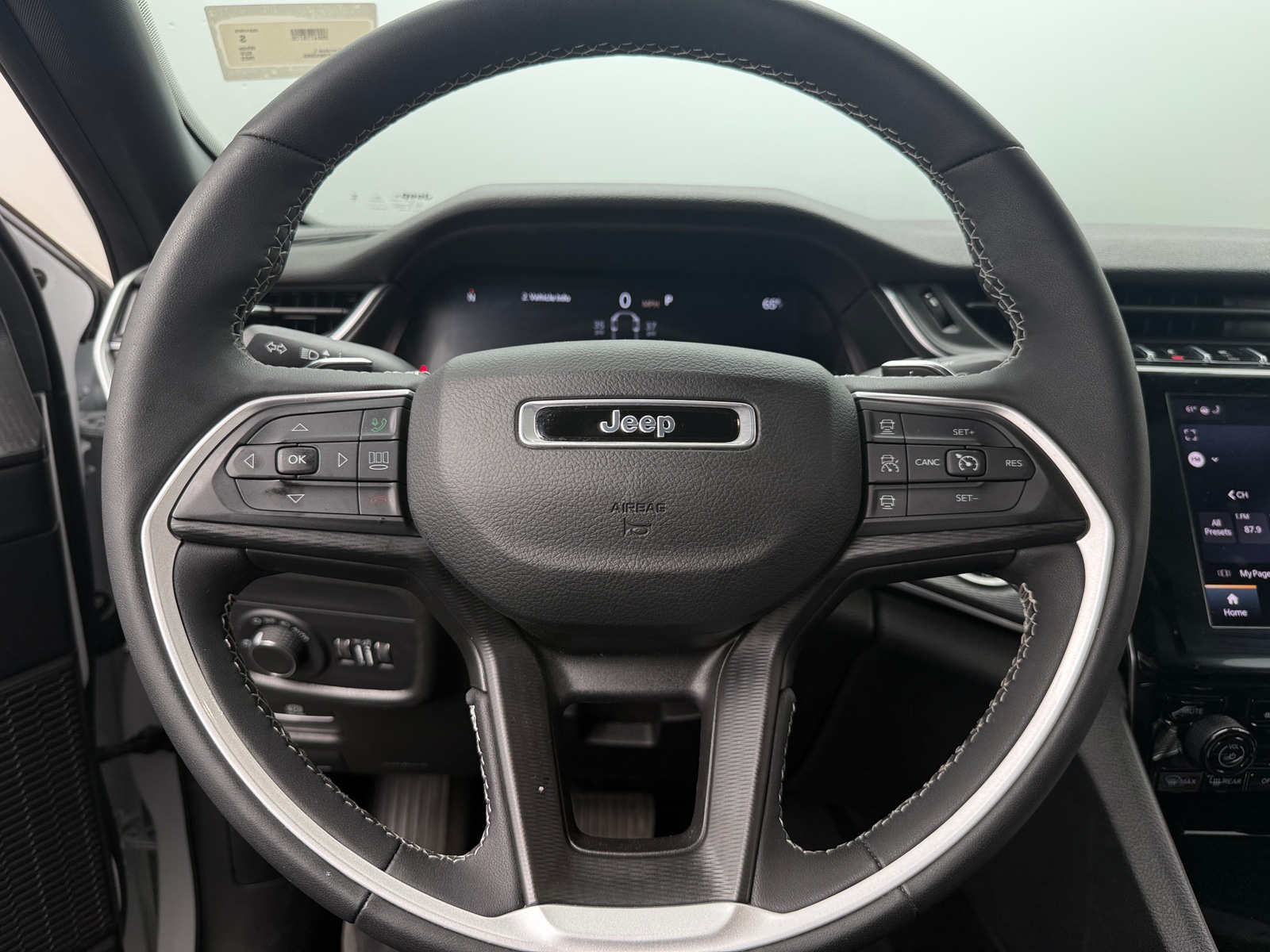 Thumbnail: 2023 Jeep Grand Cherokee L - 5