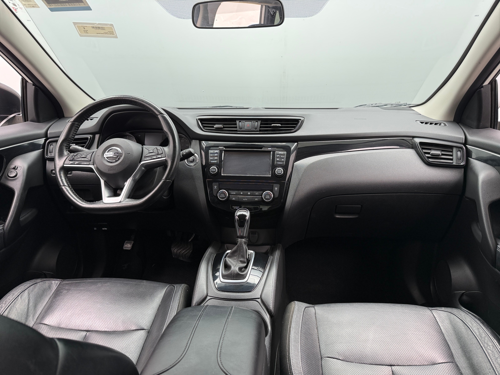 Thumbnail: 2017 Nissan Rogue Sport - 2