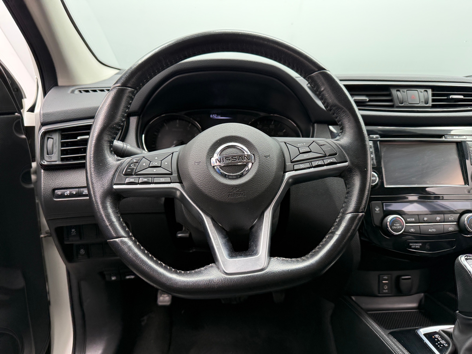 Thumbnail: 2017 Nissan Rogue Sport - 4