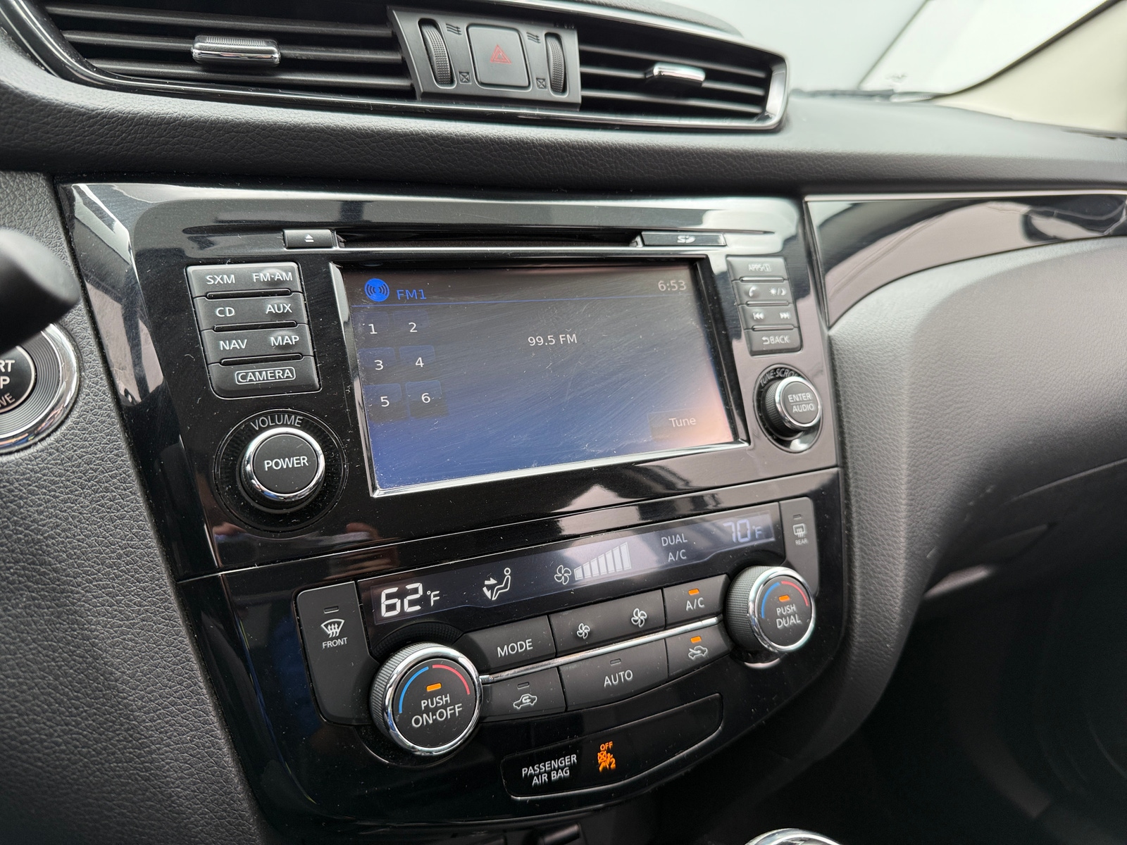 Thumbnail: 2017 Nissan Rogue Sport - 3