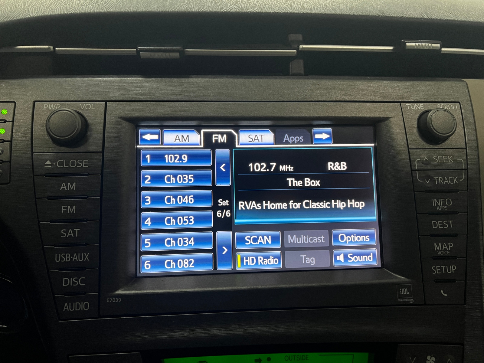 Thumbnail: 2015 Toyota Prius - 4