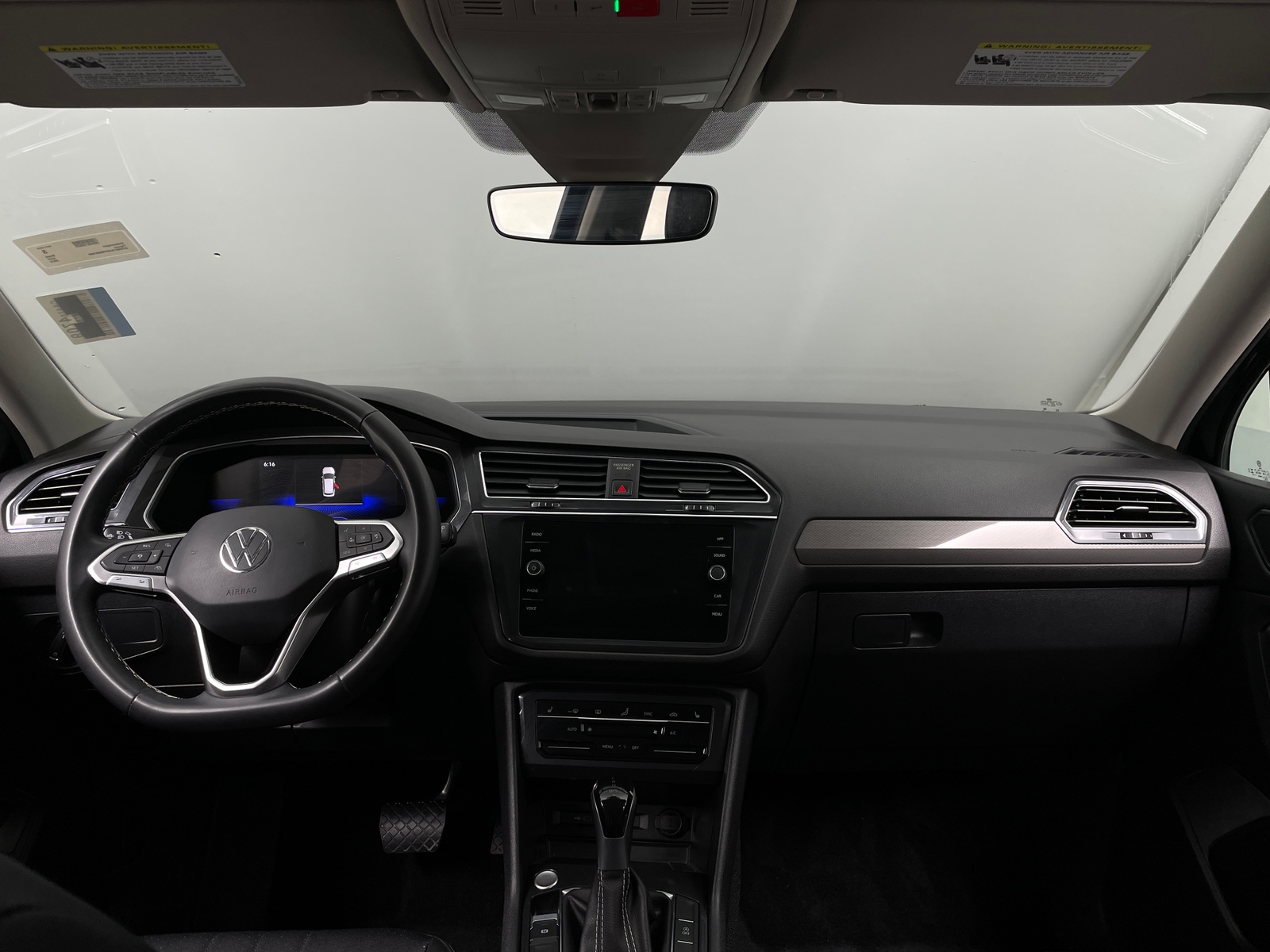 Thumbnail: 2023 Volkswagen Tiguan - 2