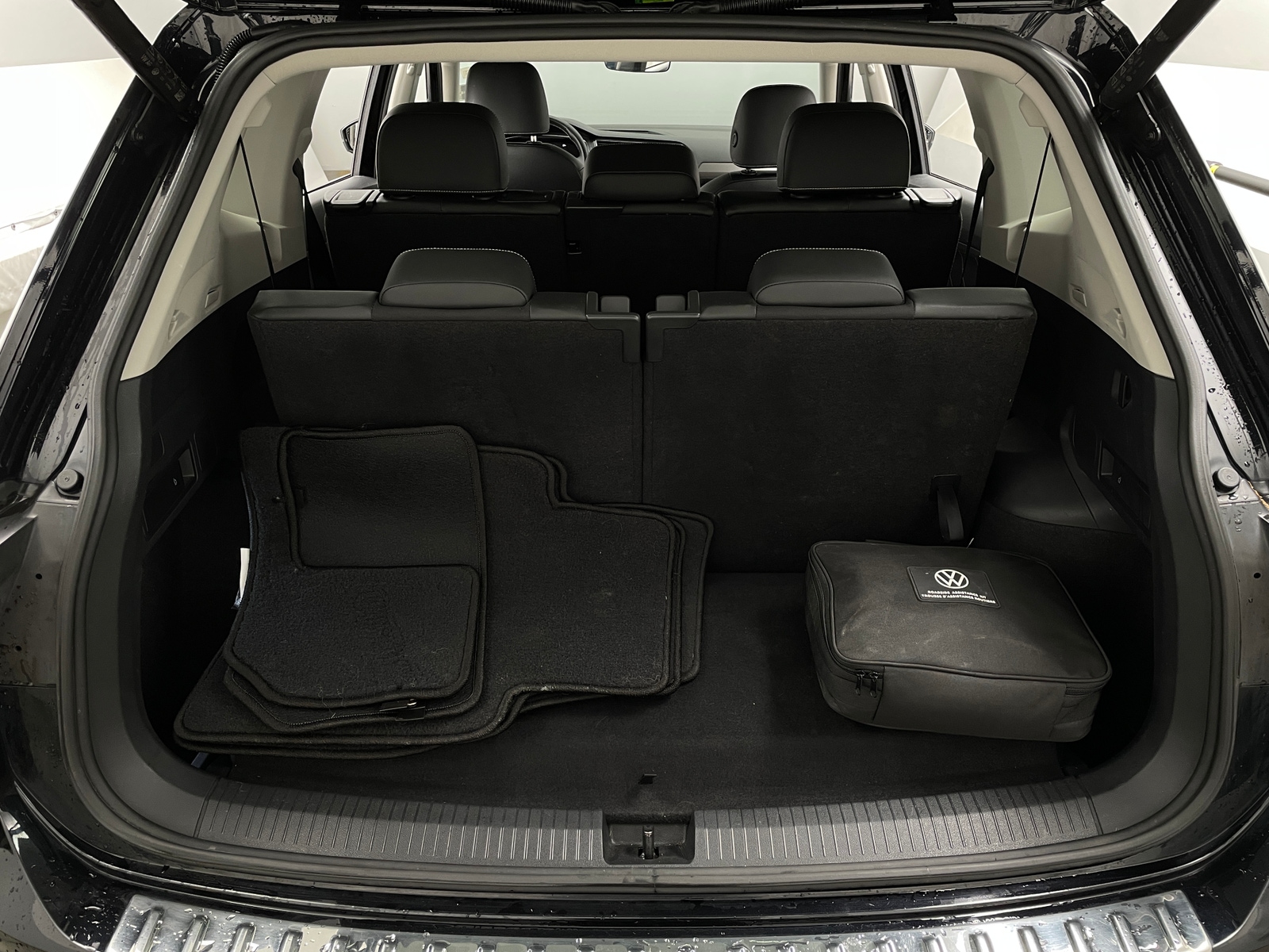 Thumbnail: 2023 Volkswagen Tiguan - 6