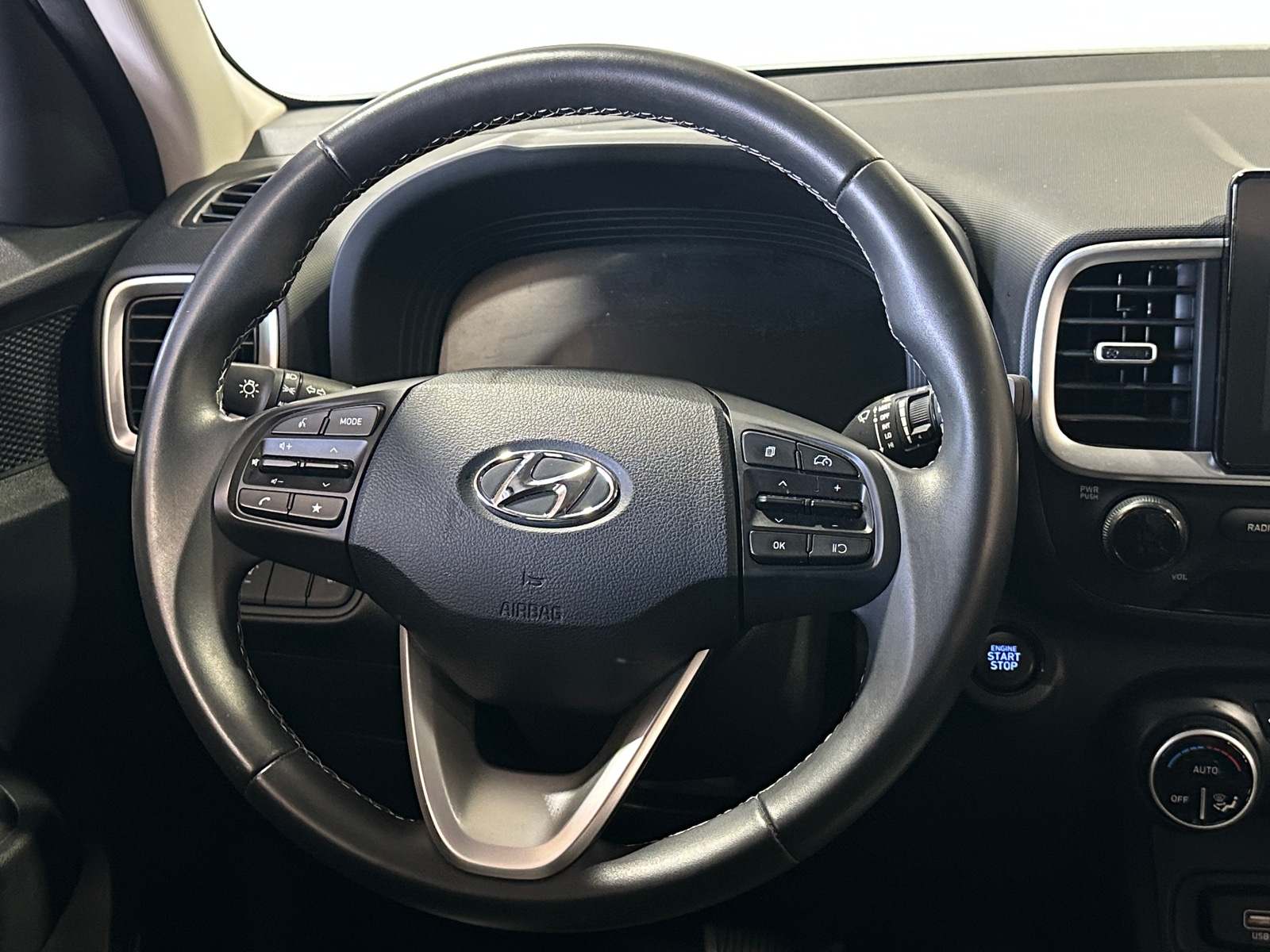Thumbnail: 2025 Hyundai Venue - 5