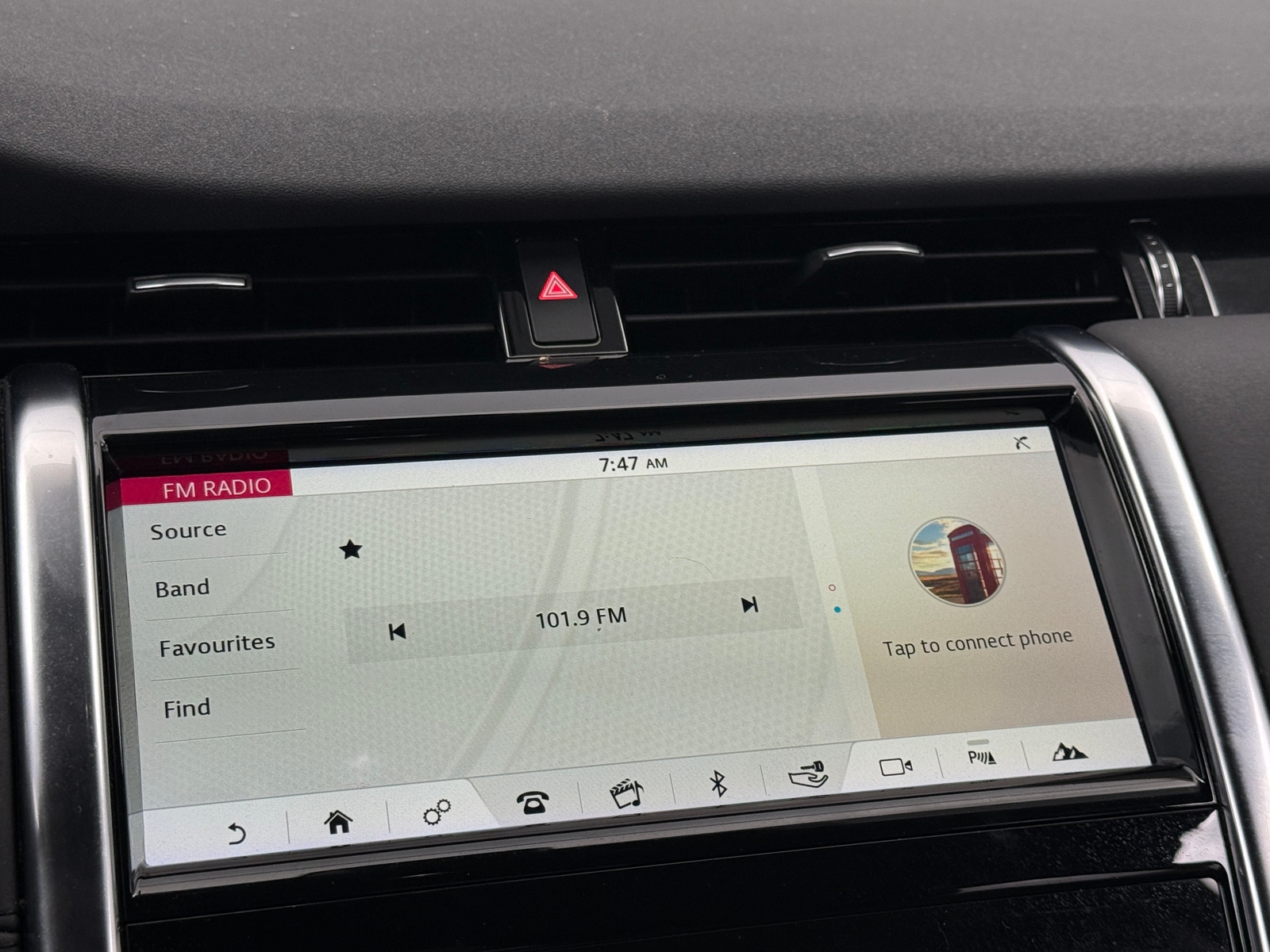 Thumbnail: 2020 Land Rover Discovery Sport - 4