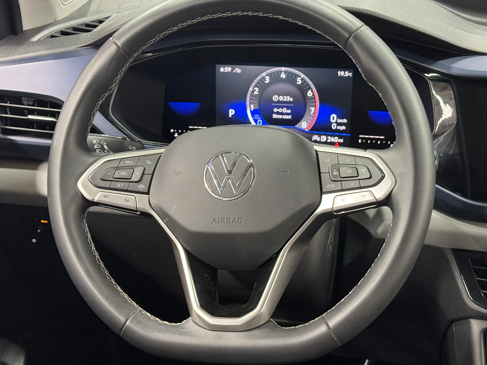 Thumbnail: 2022 Volkswagen Taos - 4
