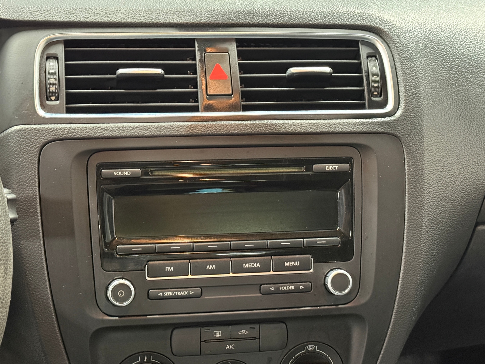 Thumbnail: 2013 Volkswagen Jetta - 4