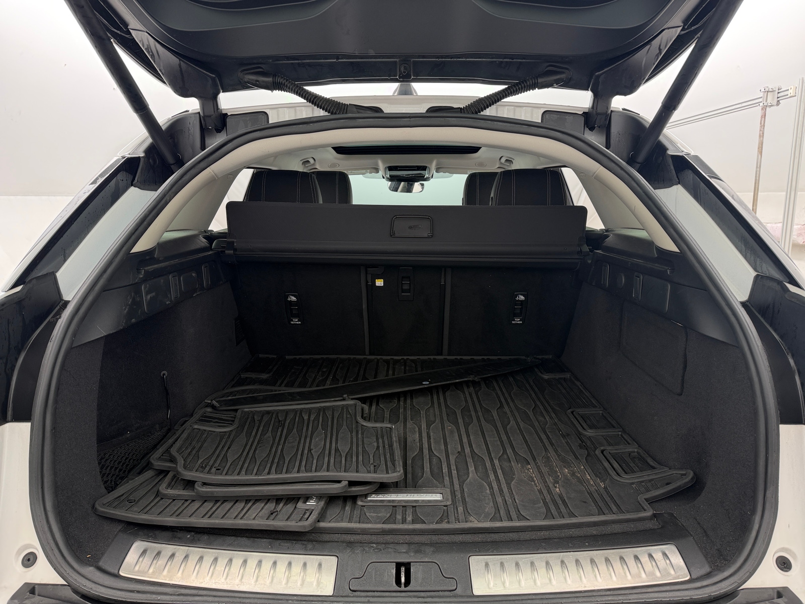 Thumbnail: 2022 Land Rover Range Rover Velar - 6