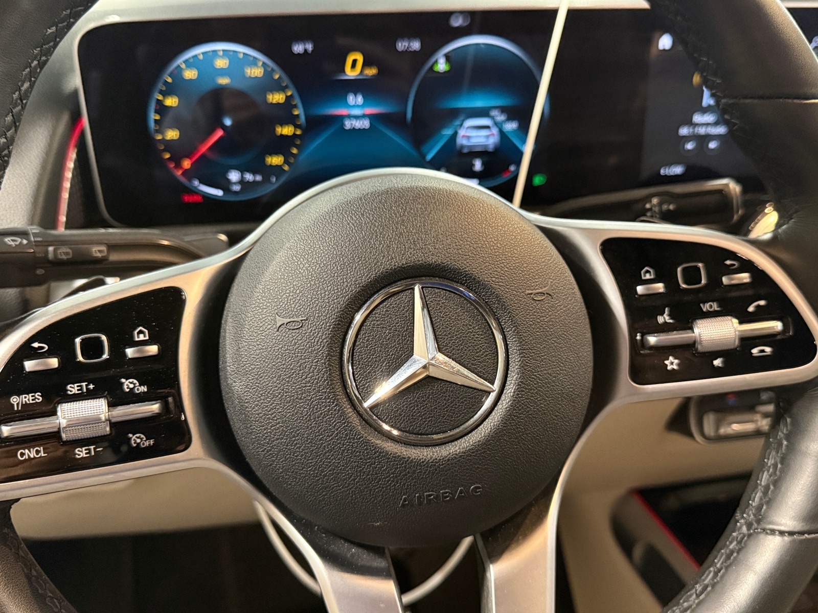 Thumbnail: 2021 Mercedes-Benz GLB - 4