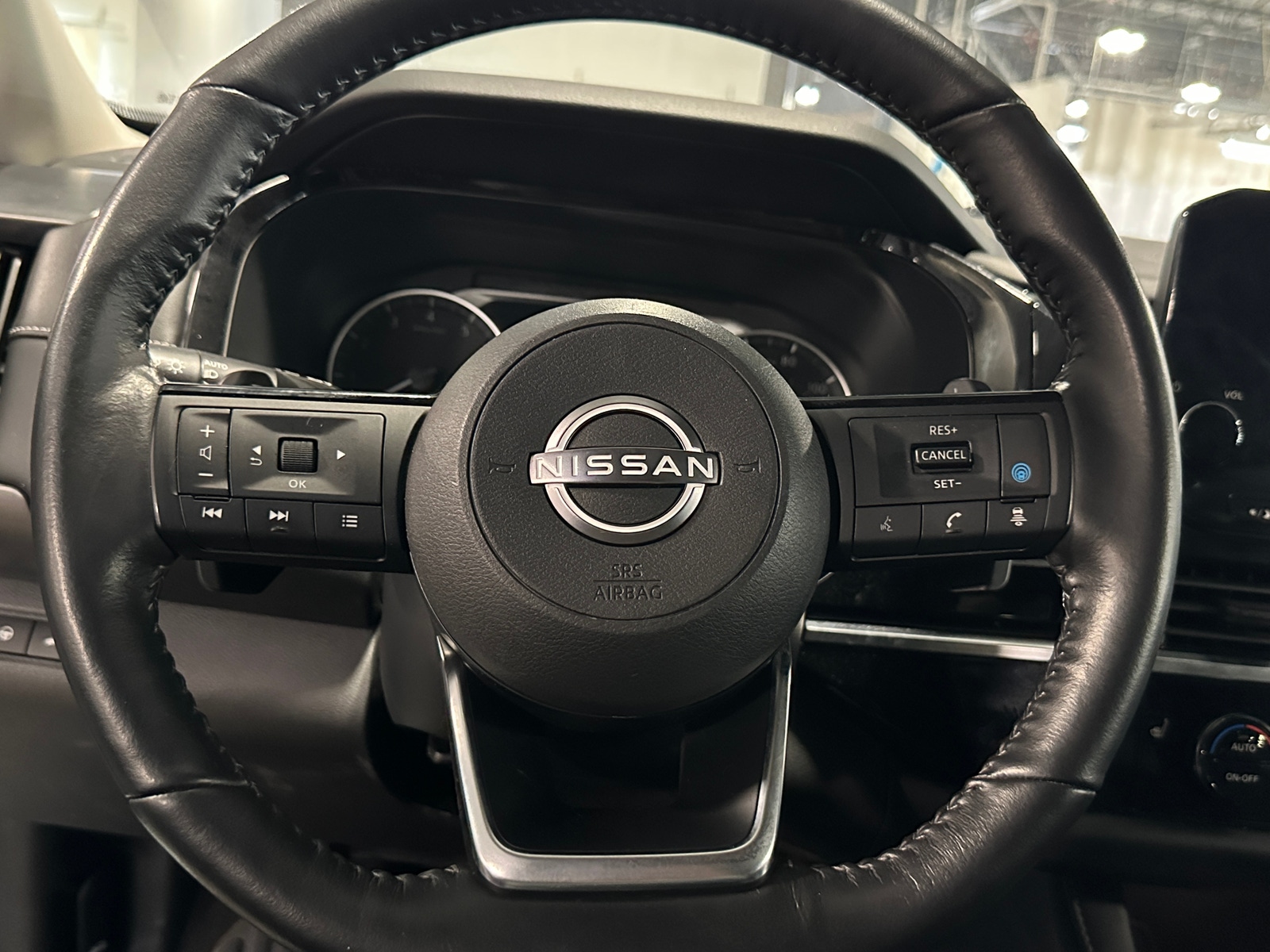 Thumbnail: 2023 Nissan Pathfinder - 4