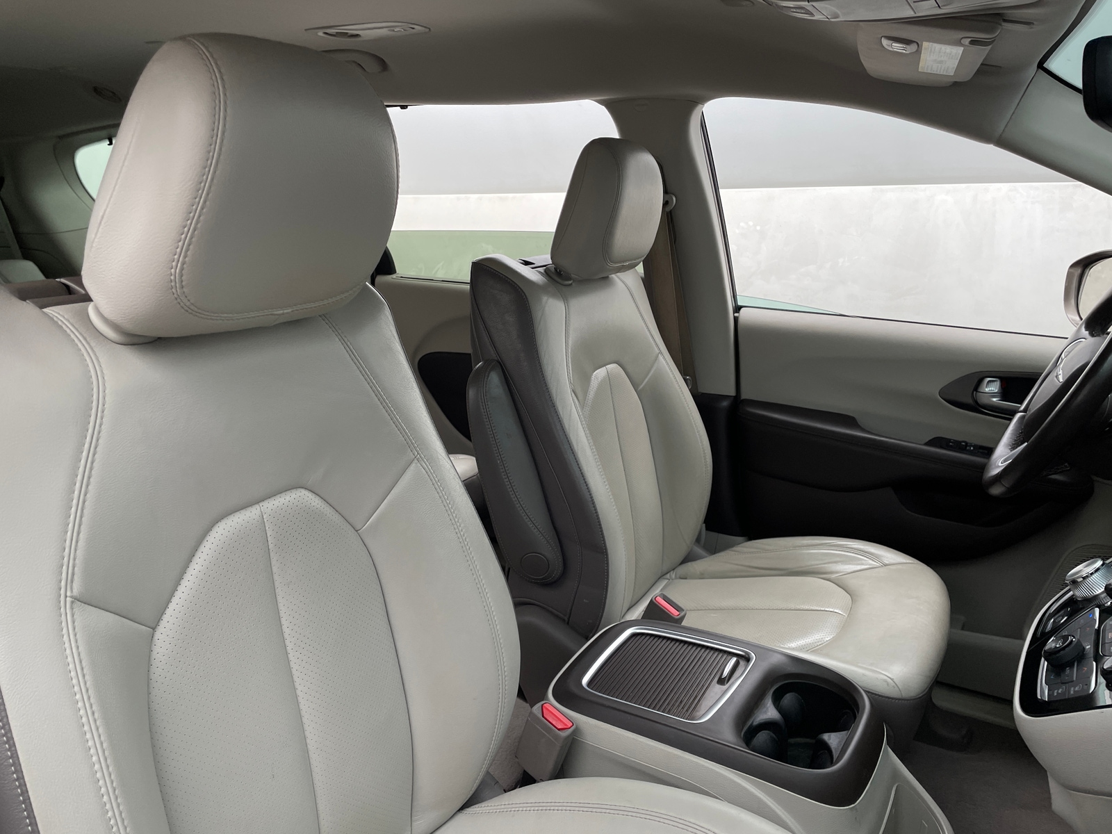 Thumbnail: 2017 Chrysler Pacifica - 4