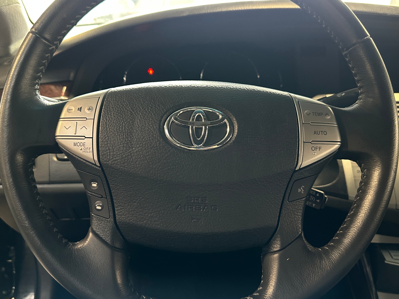 Thumbnail: 2010 Toyota Avalon - 4