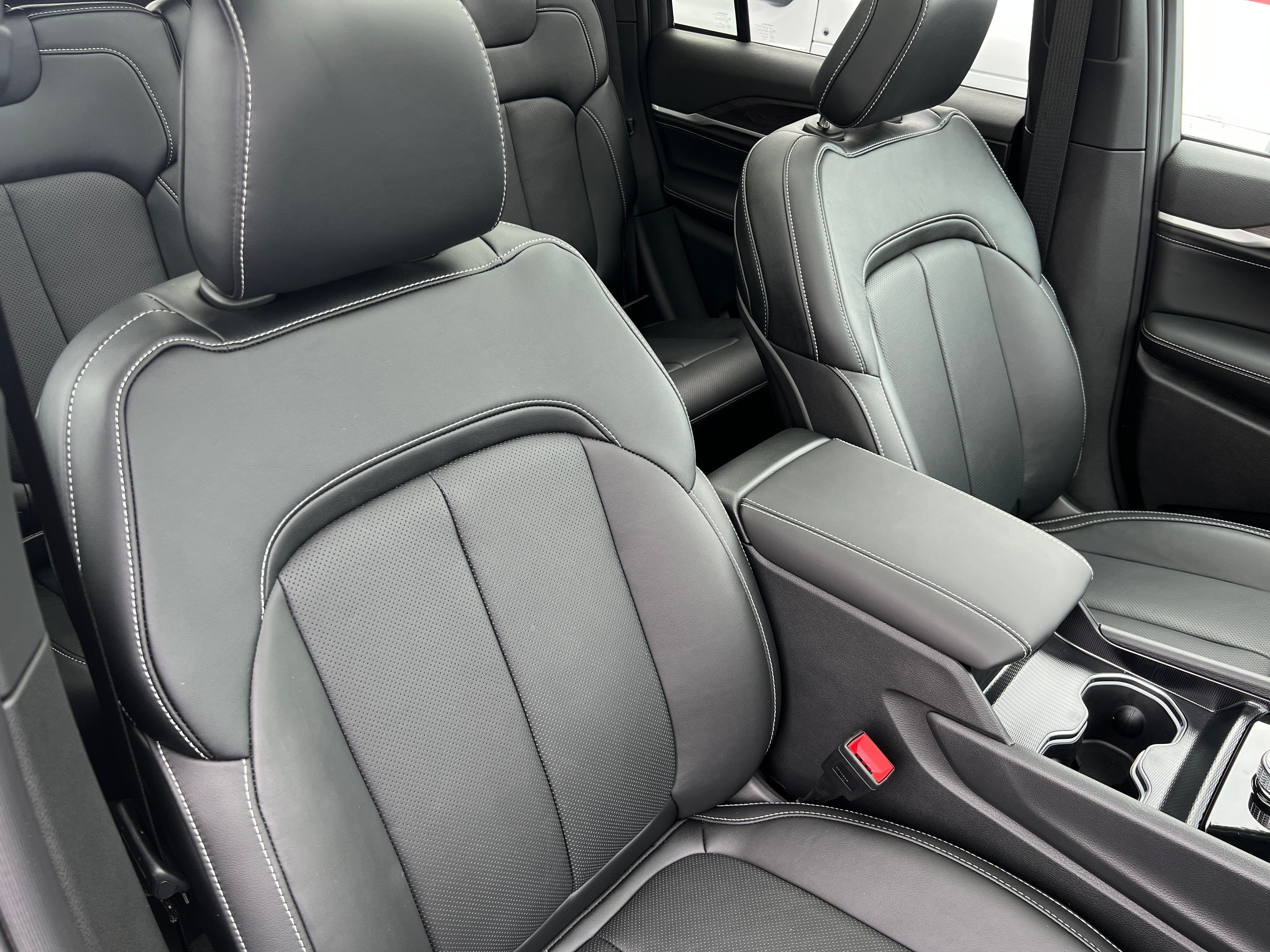 2026 Jeep Grand Cherokee Limited Reserve 4x4's photo