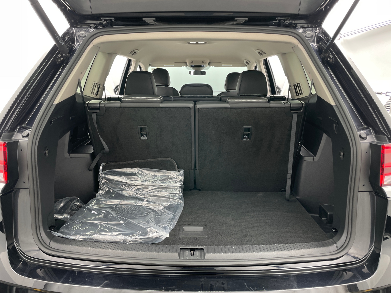 Thumbnail: 2026 Volkswagen Atlas - 6