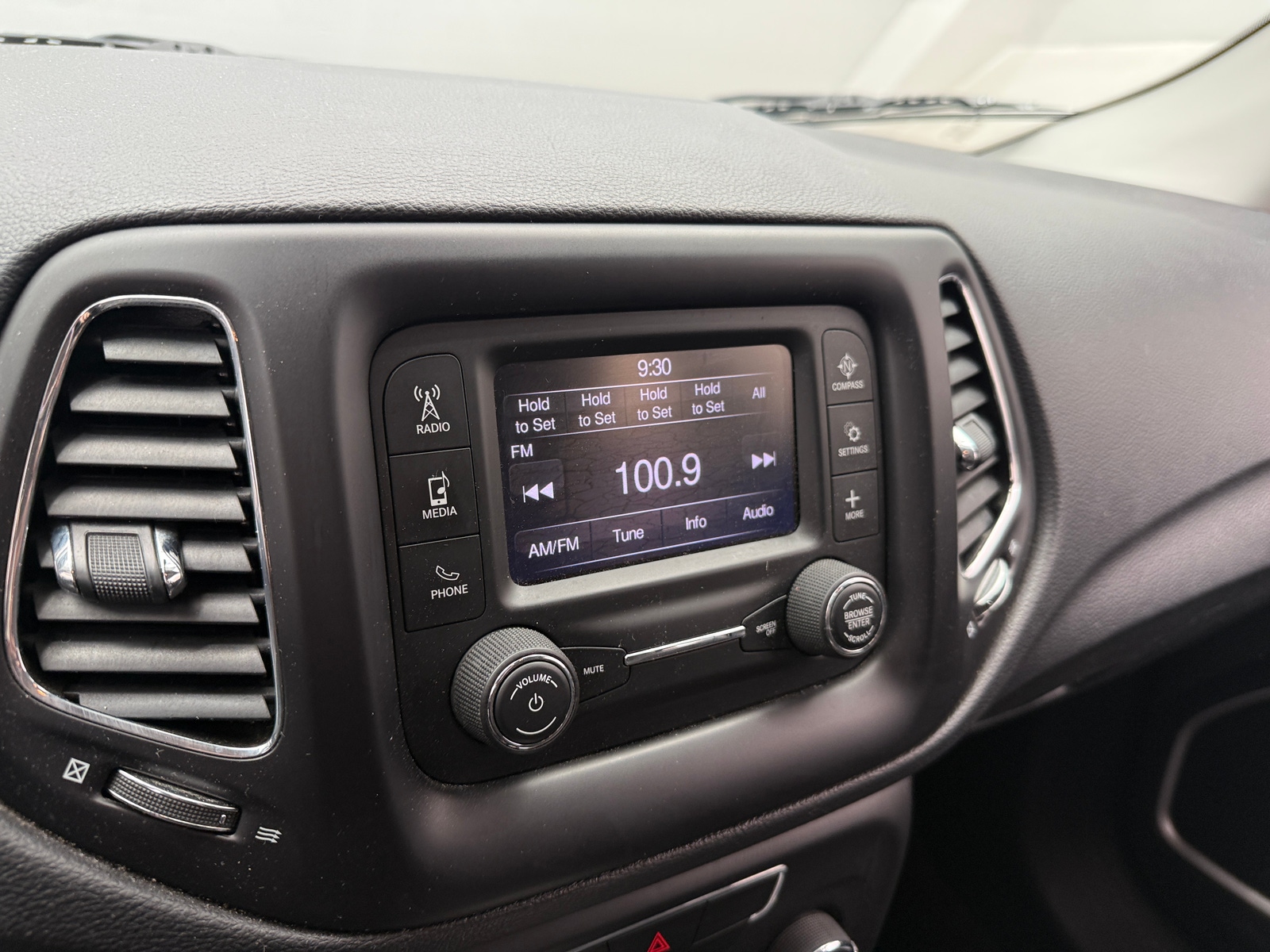 Thumbnail: 2018 Jeep Compass - 4