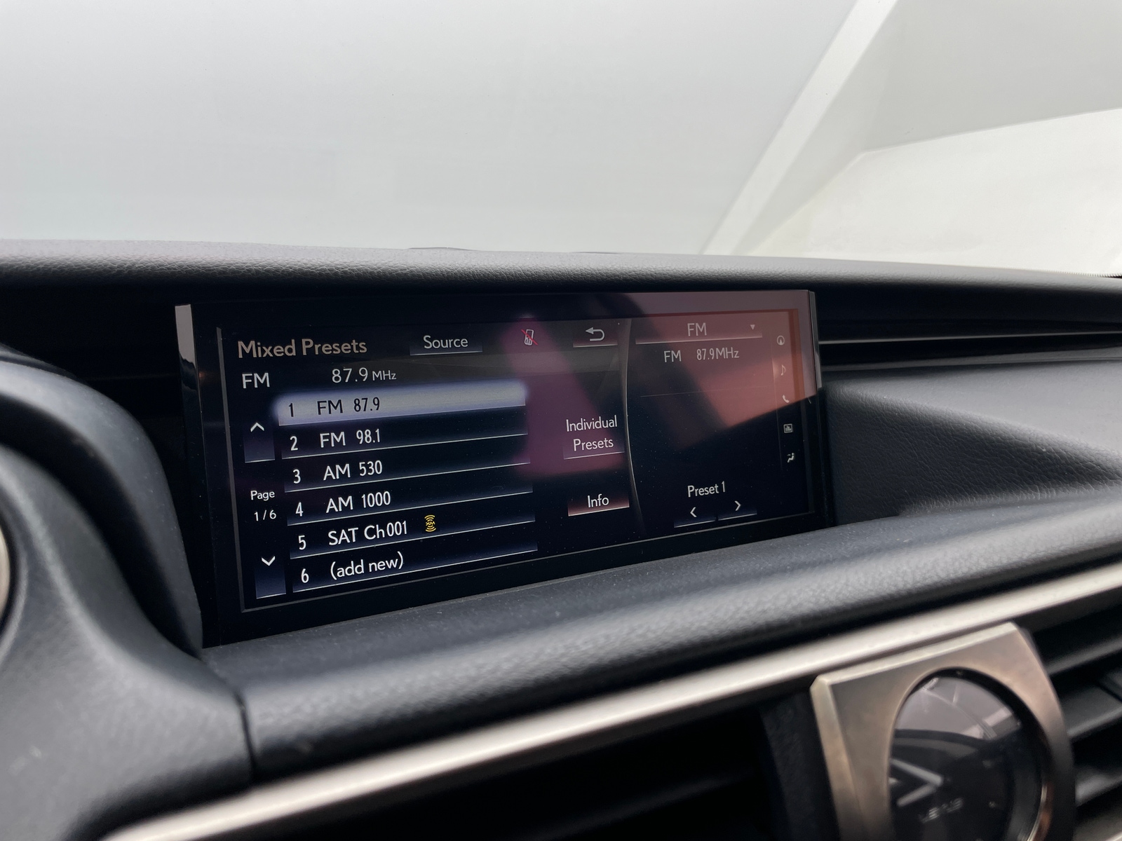 Thumbnail: 2019 Lexus IS - 3