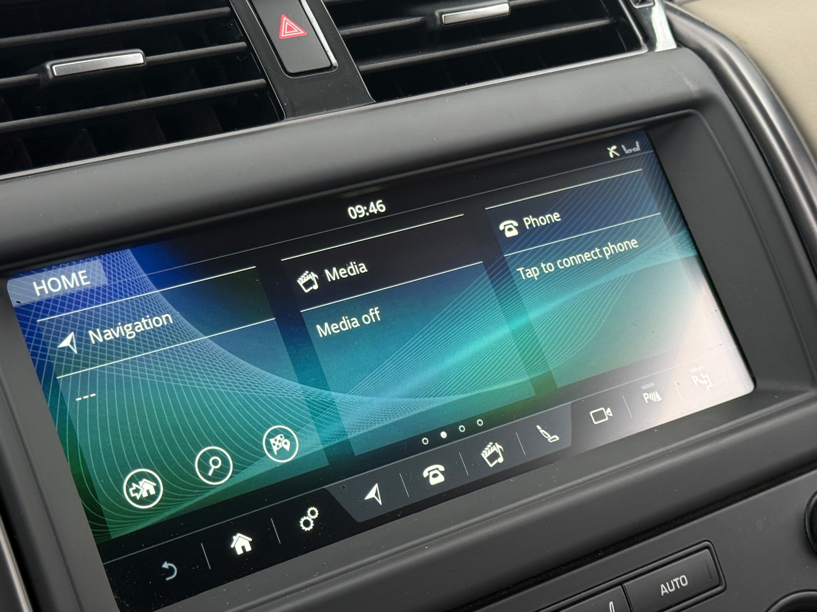 Thumbnail: 2020 Land Rover Discovery - 3
