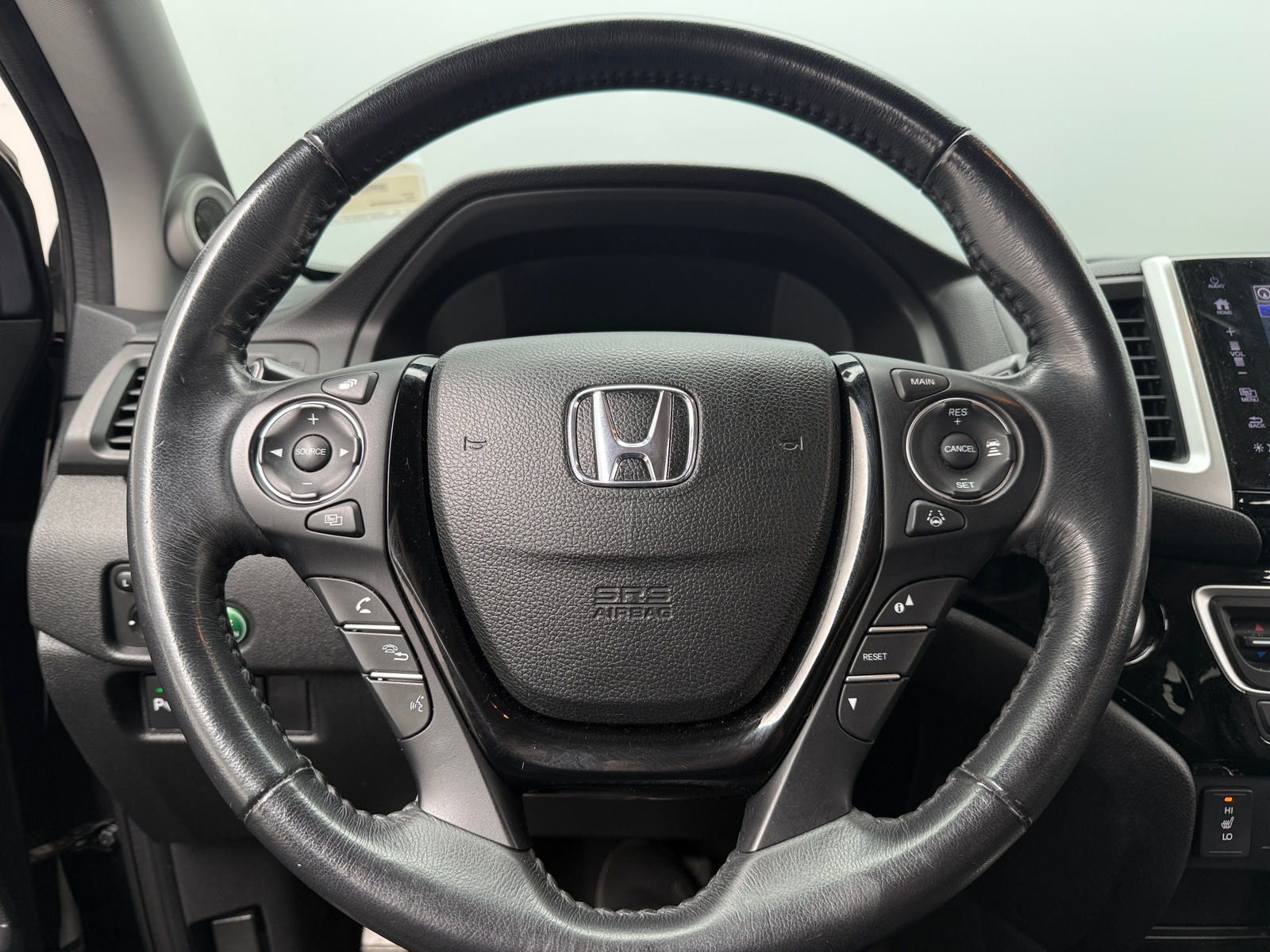 Thumbnail: 2017 Honda Pilot - 4