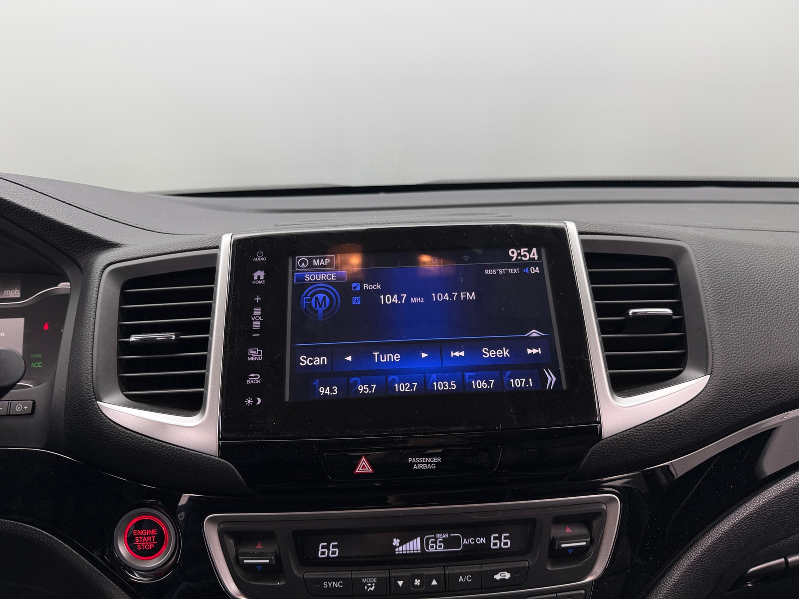 Thumbnail: 2017 Honda Pilot - 3